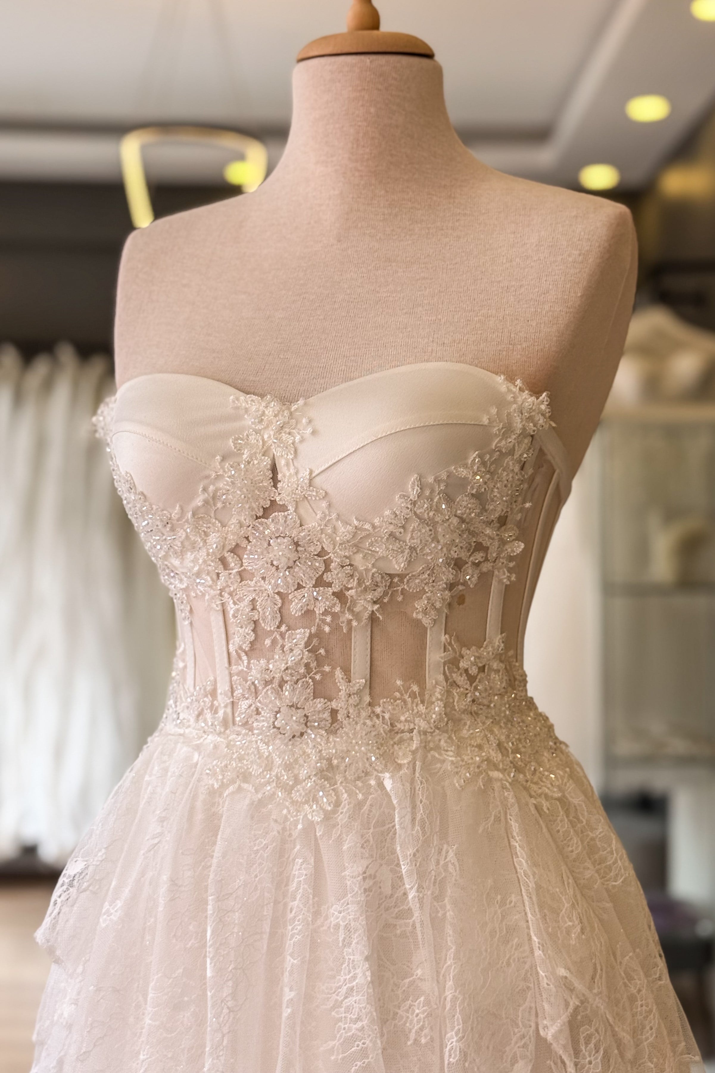 Beyaz Simli Lez Dantel Etekli ve İşlemeli Dantel Detaylı Abiye ve Nikah Elbisesi