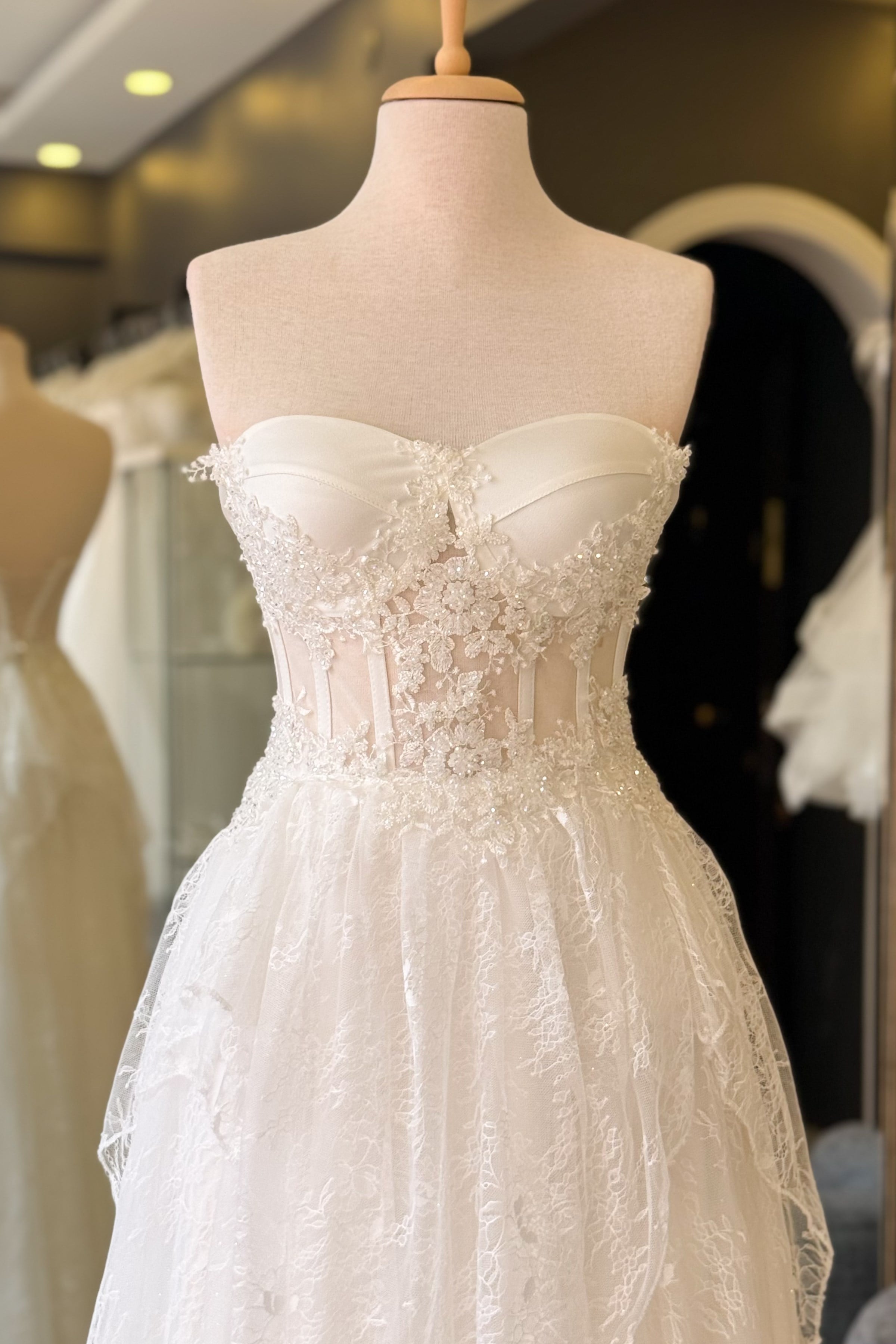 Beyaz Simli Lez Dantel Etekli ve İşlemeli Dantel Detaylı Abiye ve Nikah Elbisesi