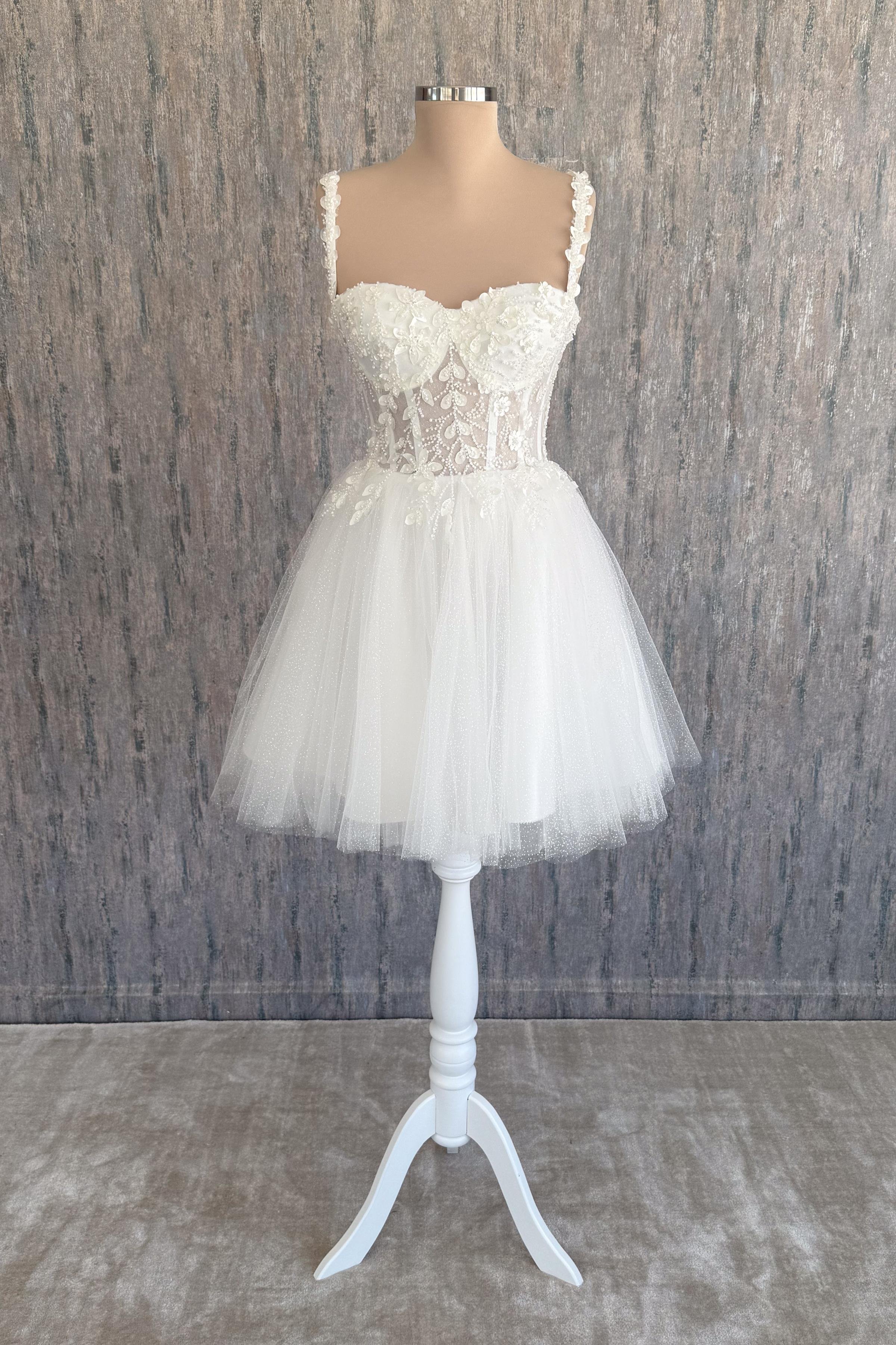 Beyaz Simli Üç Boyutlu Yaprak Desen Mini Parti ve Nikah Elbisesi