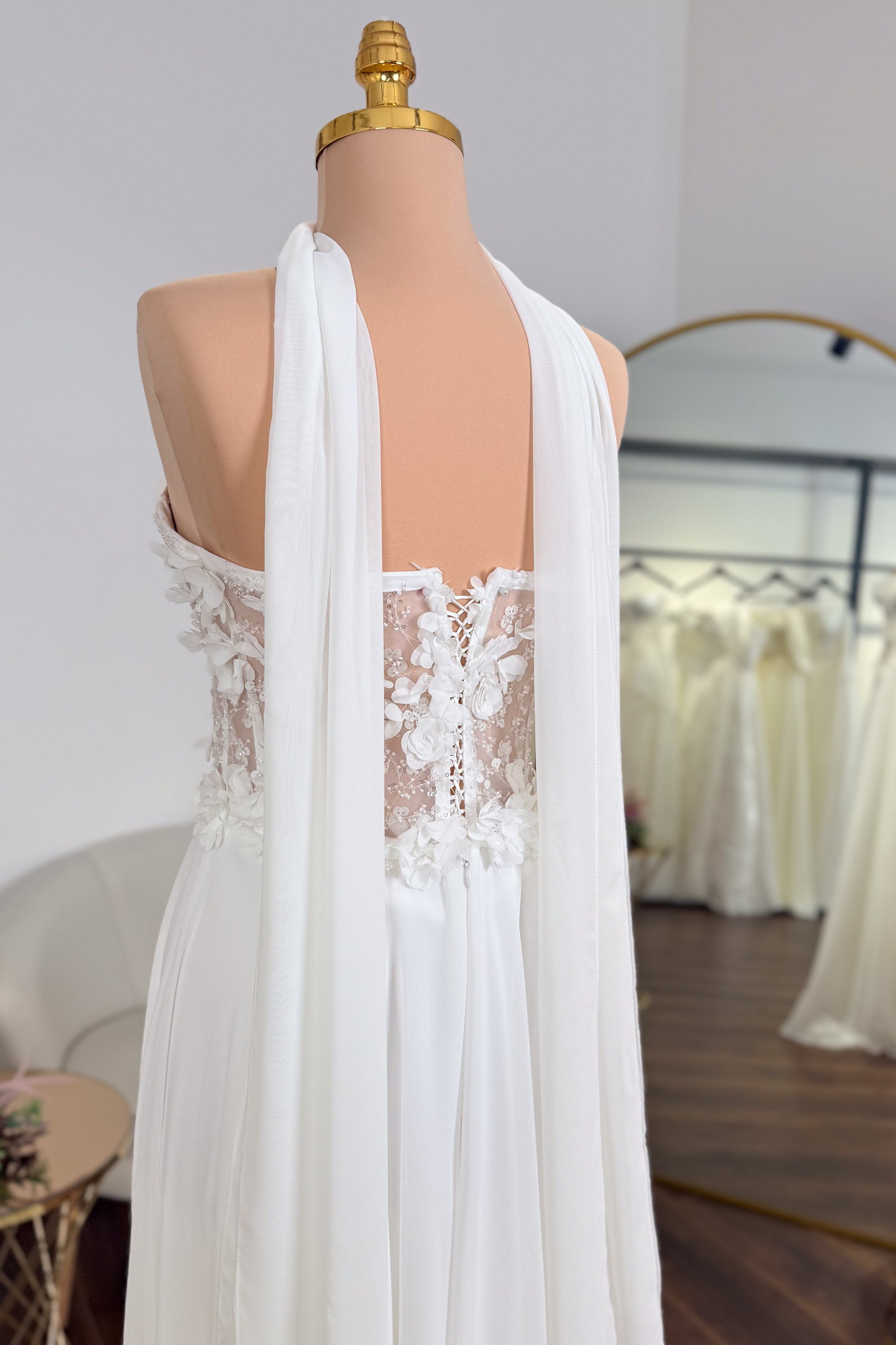Beyaz Üç Boyutlu Dantel Kaplama Şal Detaylı Şifon Abiye ve Nikah Elbisesi