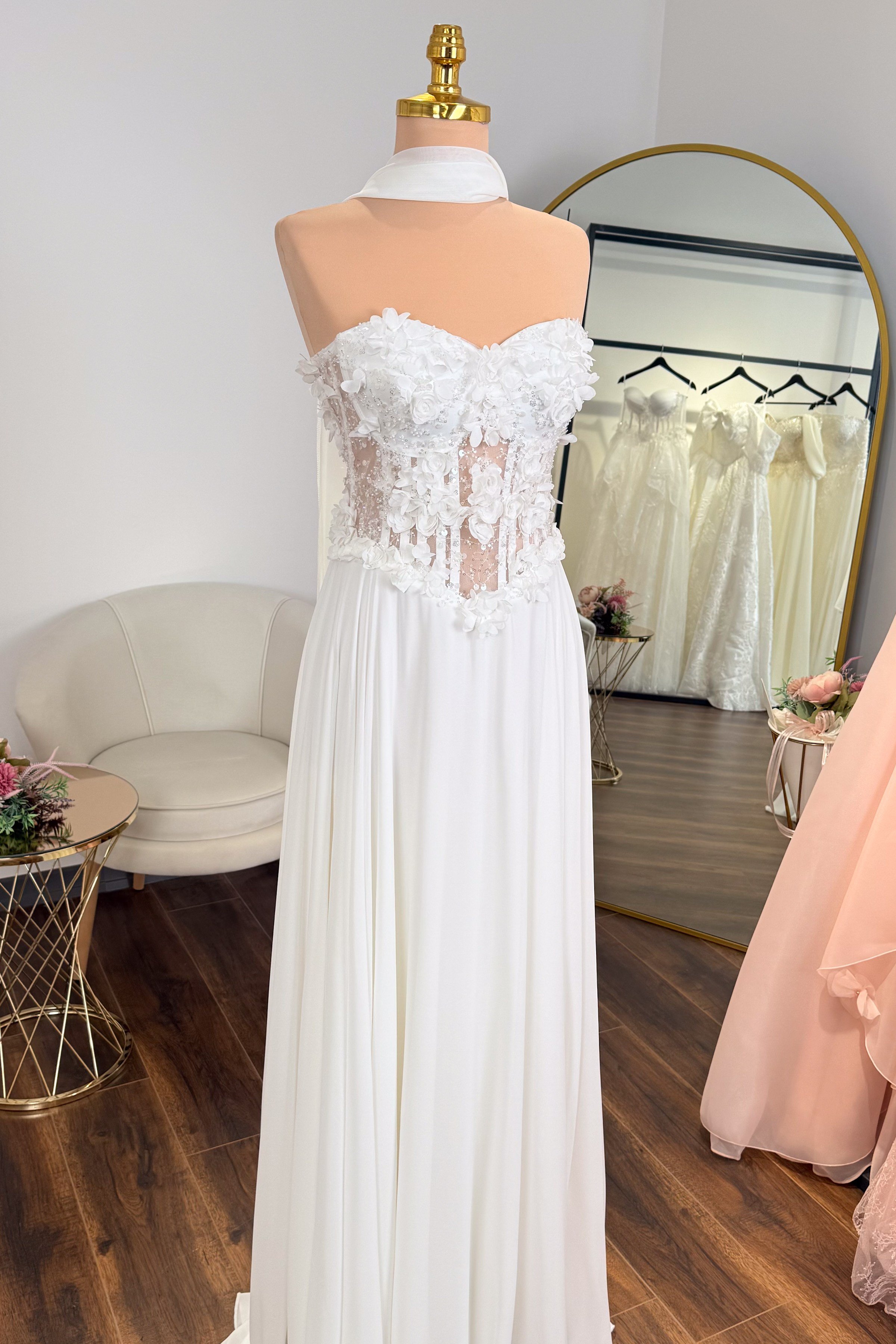 Beyaz Üç Boyutlu Dantel Kaplama Şal Detaylı Şifon Abiye ve Nikah Elbisesi