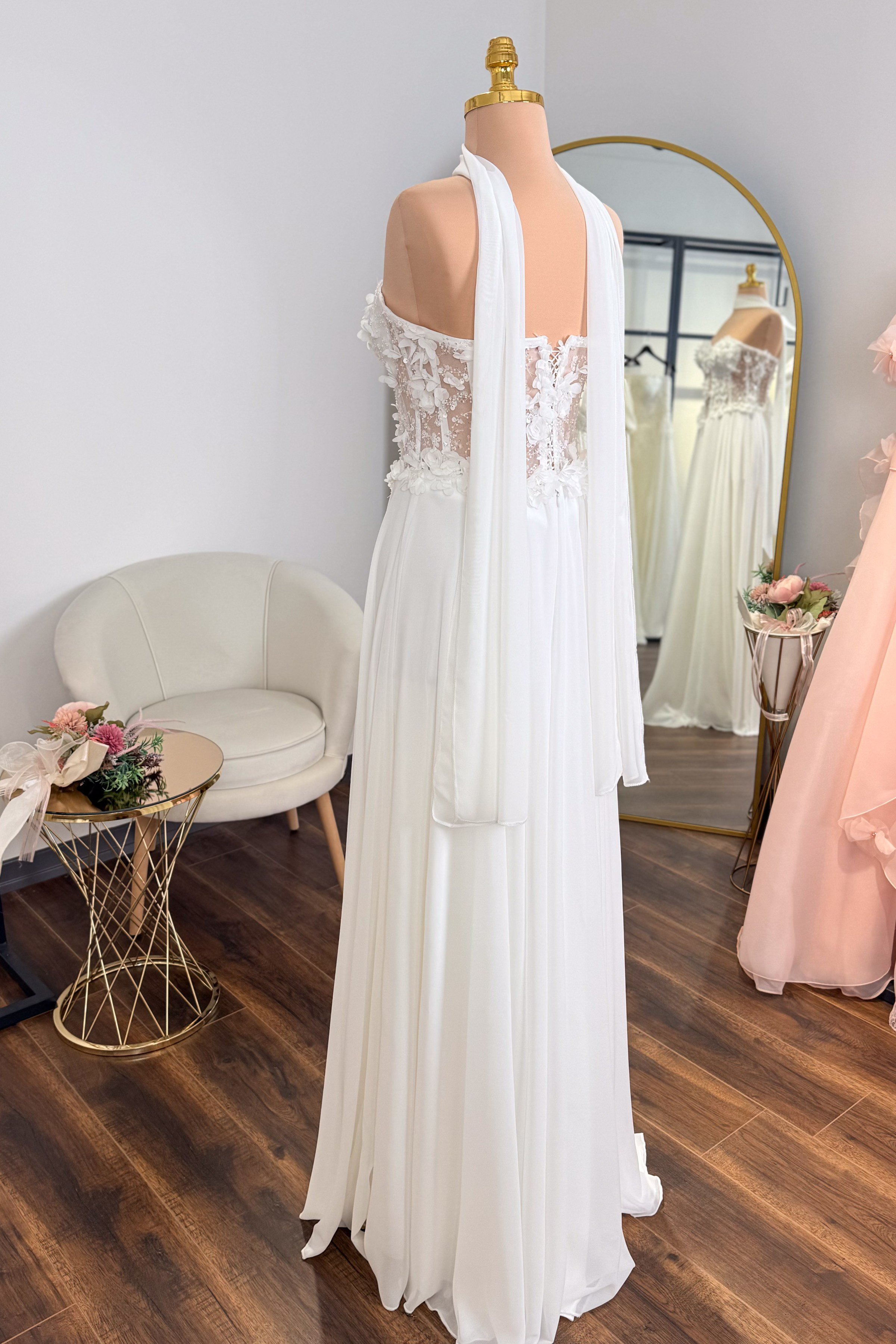 Beyaz Üç Boyutlu Dantel Kaplama Şal Detaylı Şifon Abiye ve Nikah Elbisesi