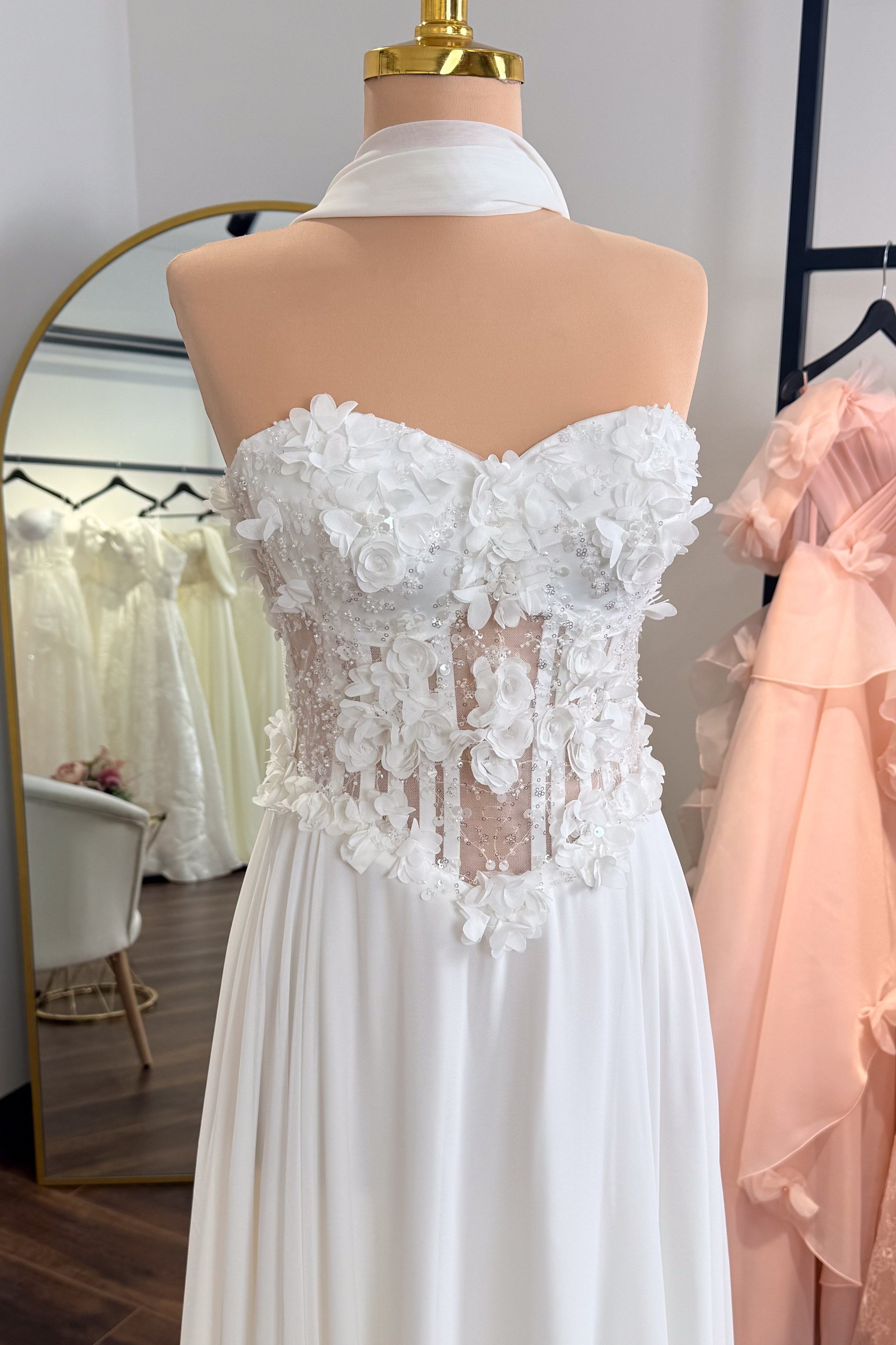 Beyaz Üç Boyutlu Dantel Kaplama Şal Detaylı Şifon Abiye ve Nikah Elbisesi