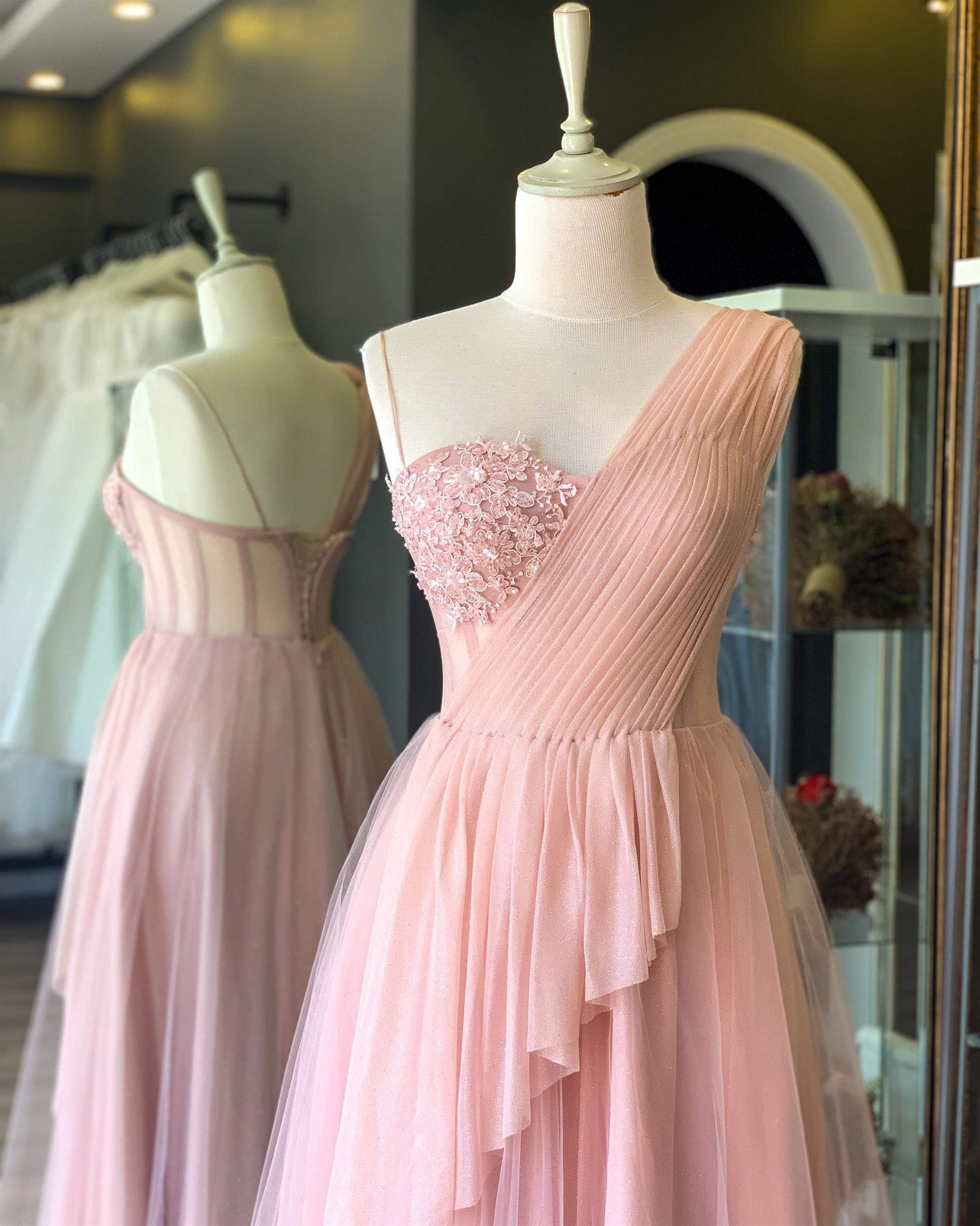 Drape Detaylı Simli Pudra Abiye ve Gece Elbisesi 