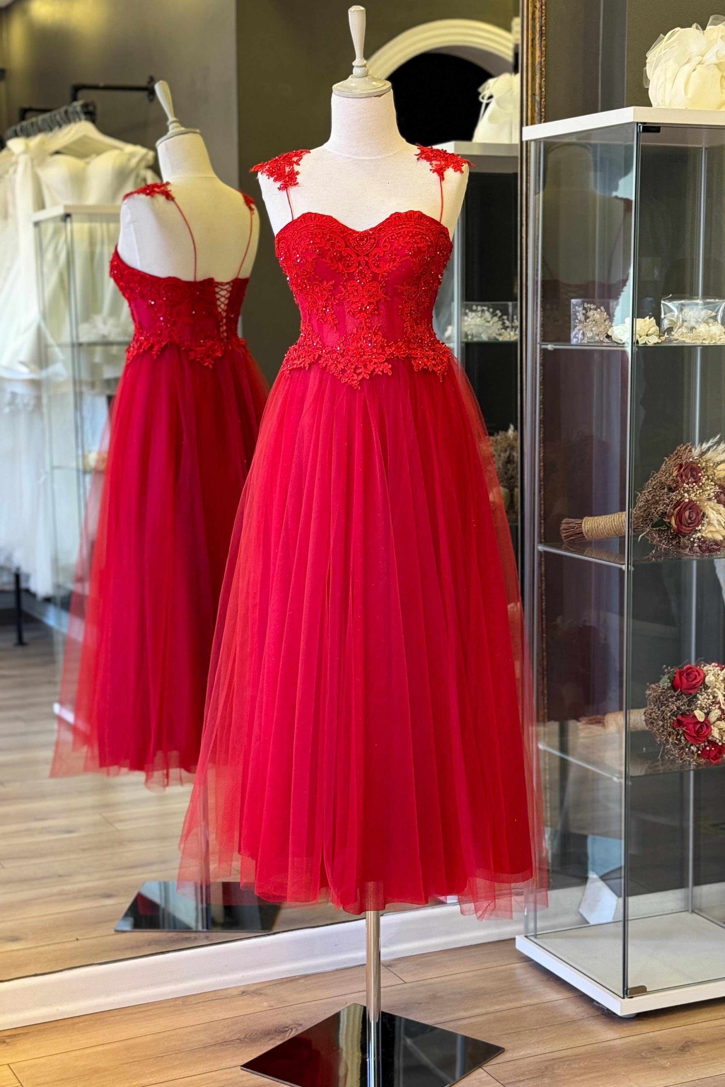 Kırmızı İşlemeli Dantel Kaplamalı Abiye Elbise