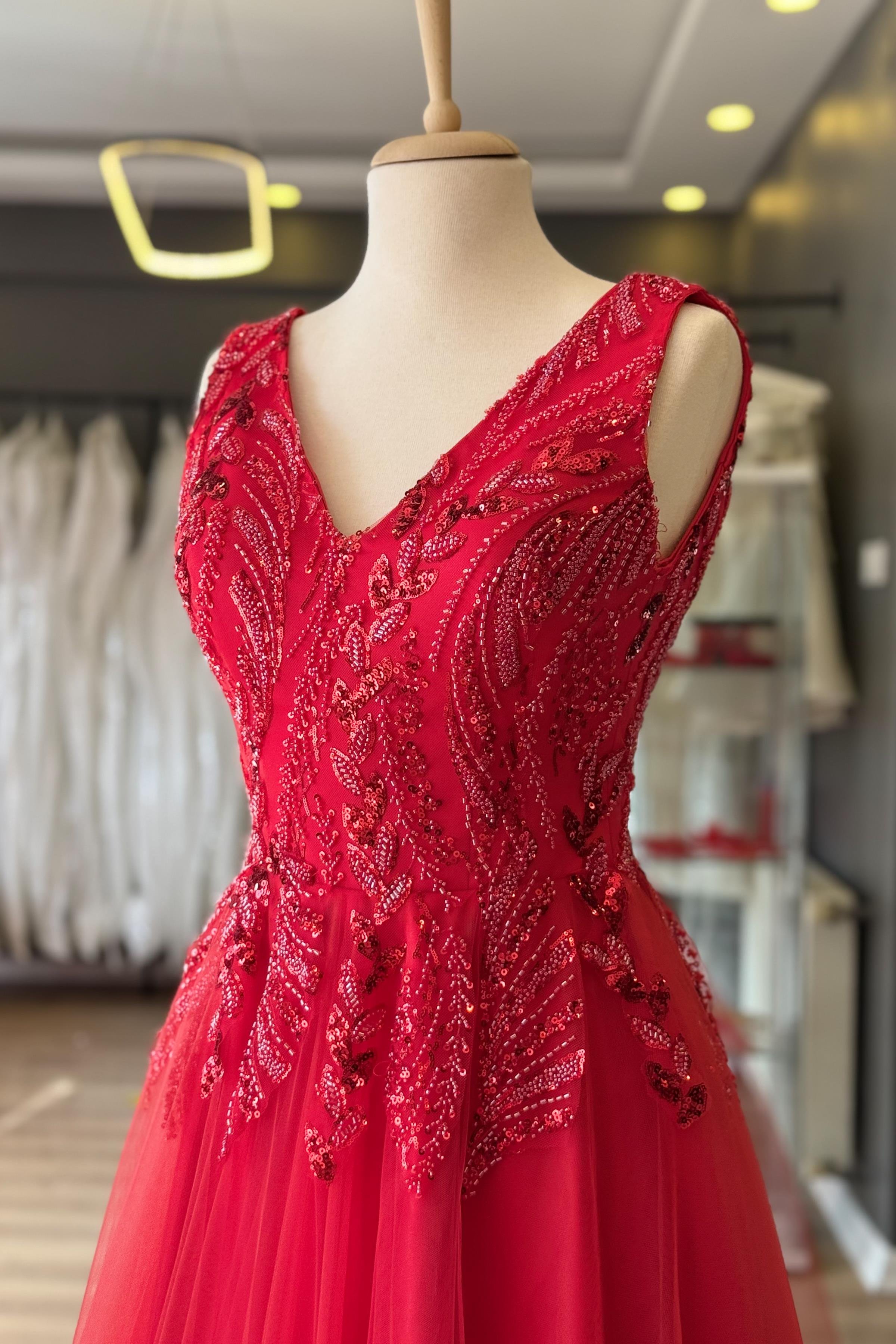 Kırmızı V Yaka Yaprak Desen Dantel Detaylı Maxi Boy Abiye ve Nikah Elbisesi