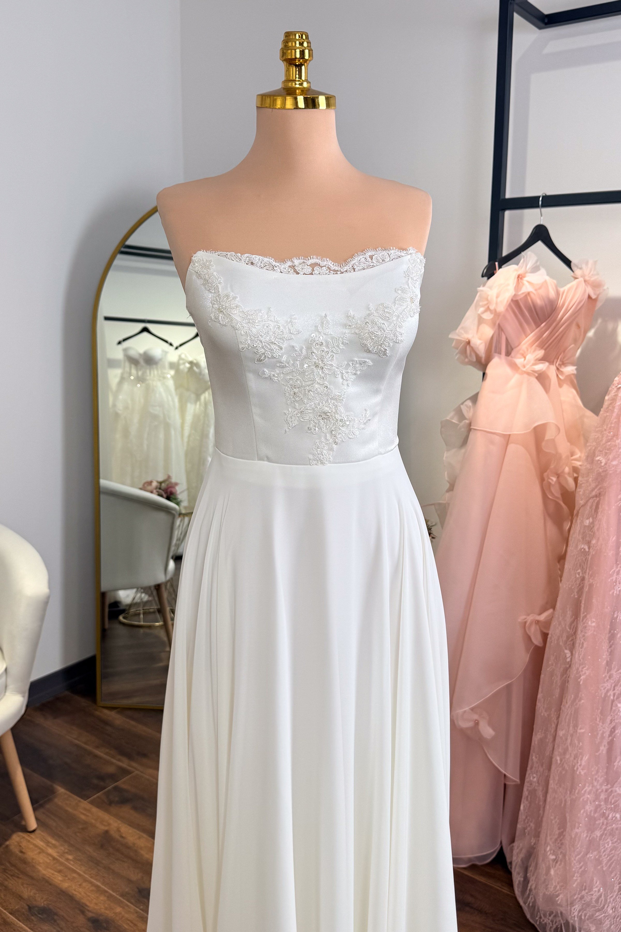 Krem Renk Kayık Yaka Pelerin Detaylı Şifon Abiye ve Nikah Elbise