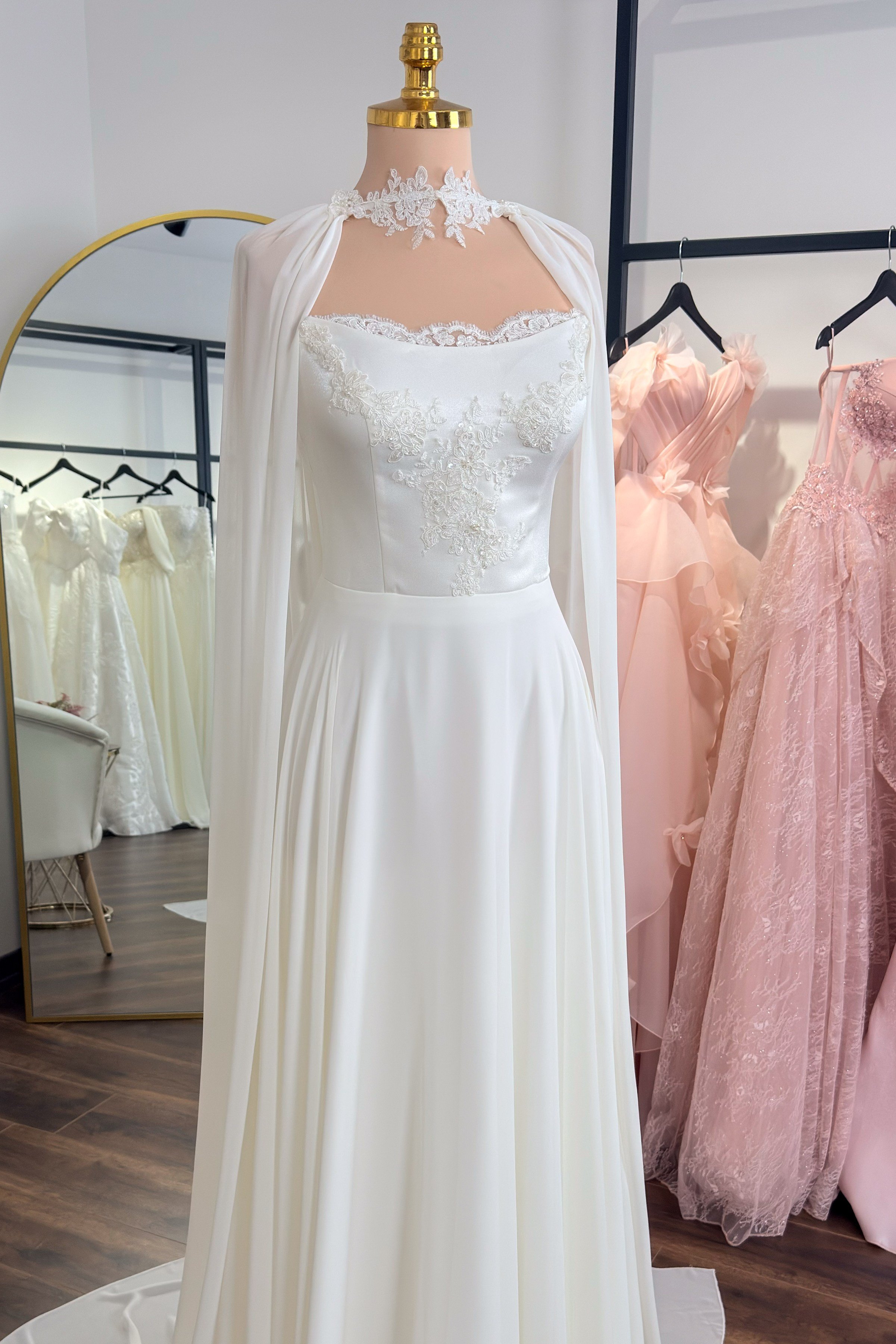 Krem Renk Kayık Yaka Pelerin Detaylı Şifon Abiye ve Nikah Elbise