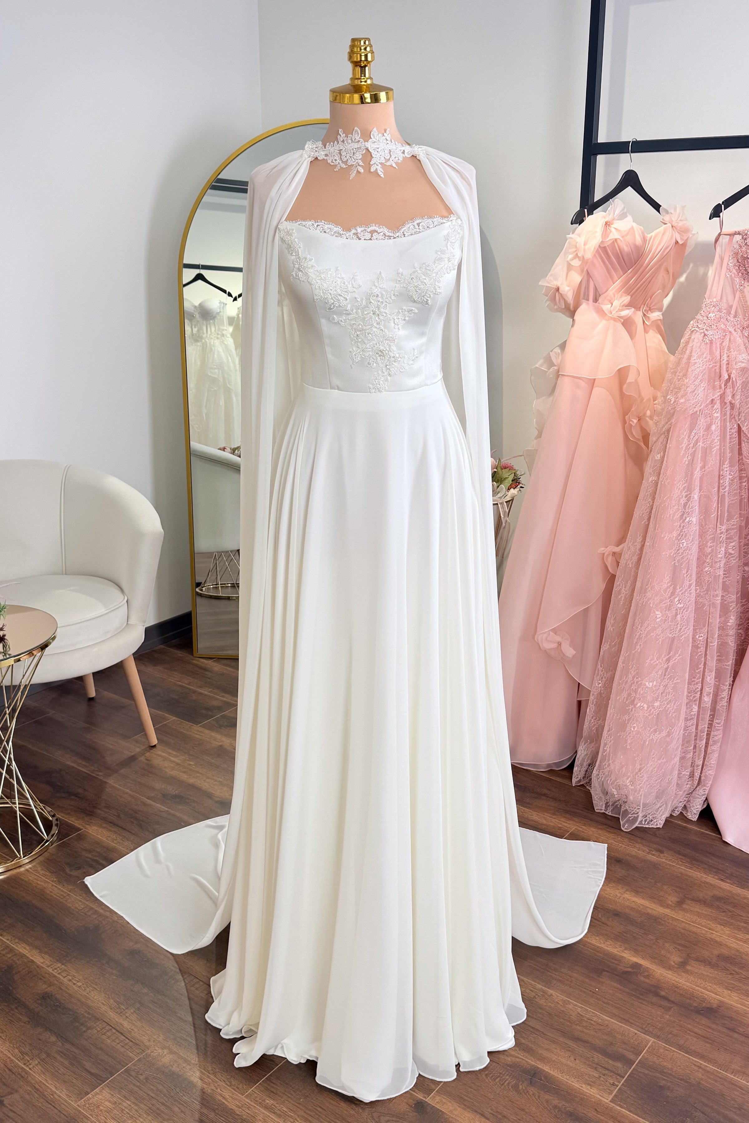 Krem Renk Kayık Yaka Pelerin Detaylı Şifon Abiye ve Nikah Elbise