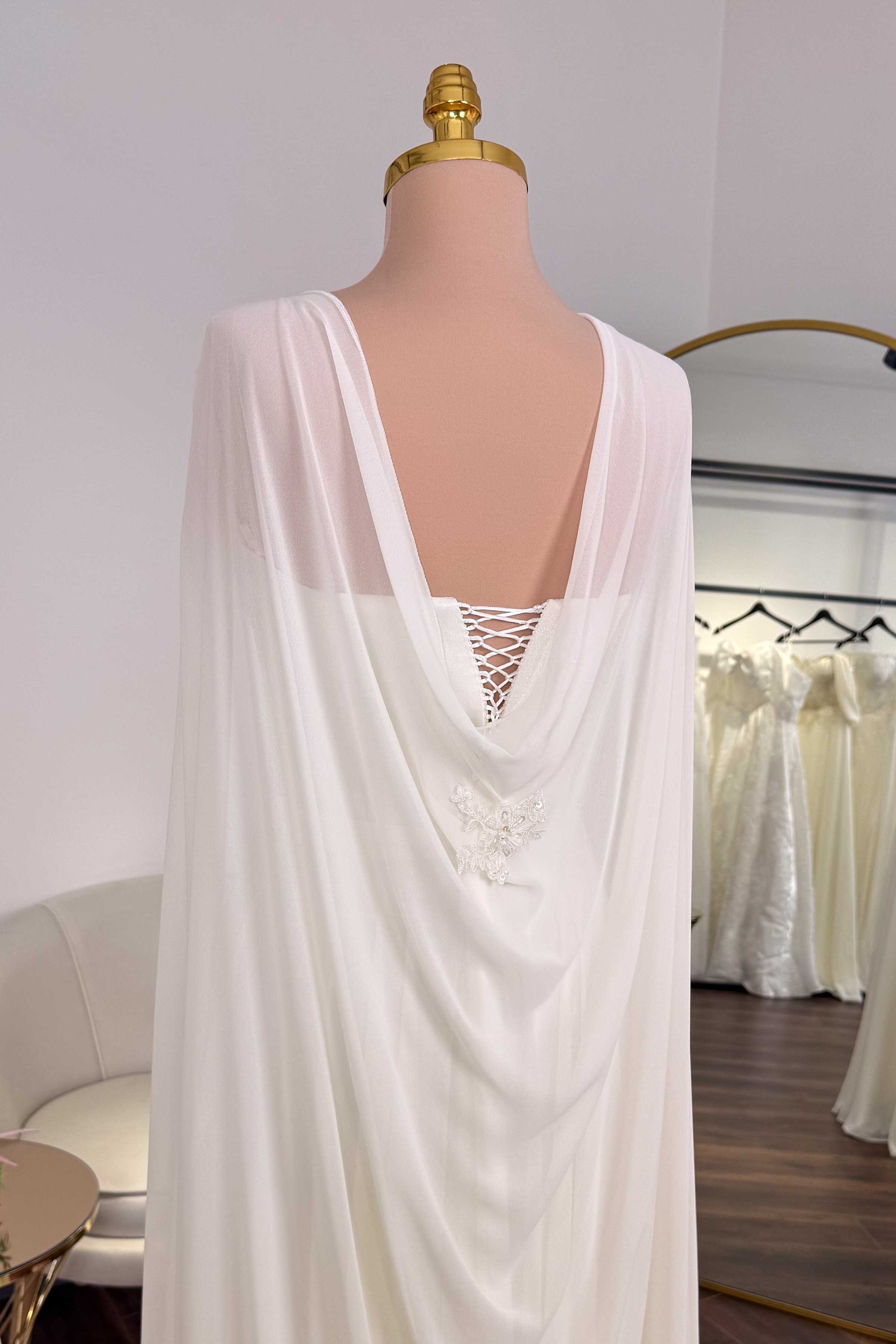 Krem Renk Kayık Yaka Pelerin Detaylı Şifon Abiye ve Nikah Elbise