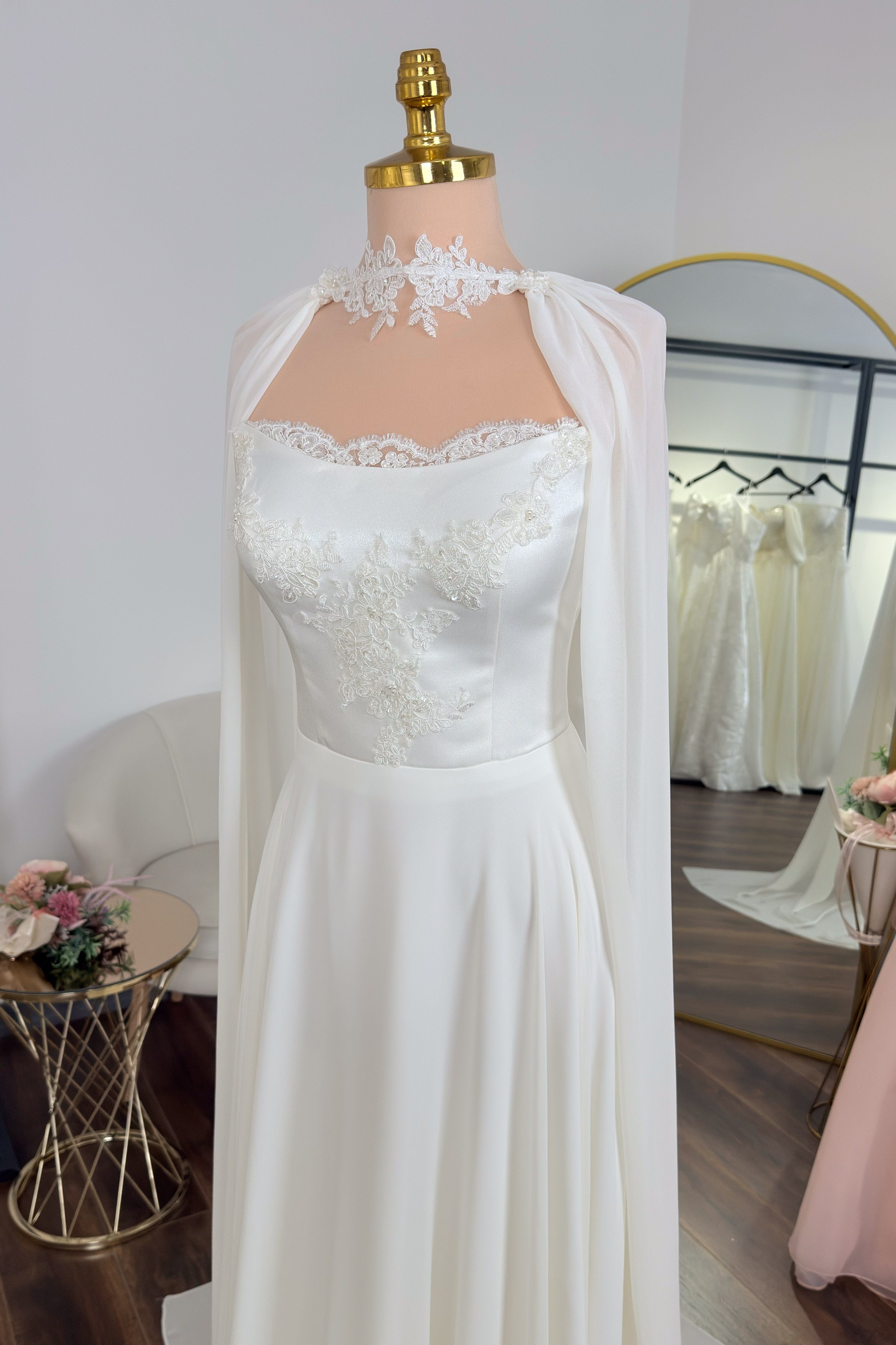 Krem Renk Kayık Yaka Pelerin Detaylı Şifon Abiye ve Nikah Elbise
