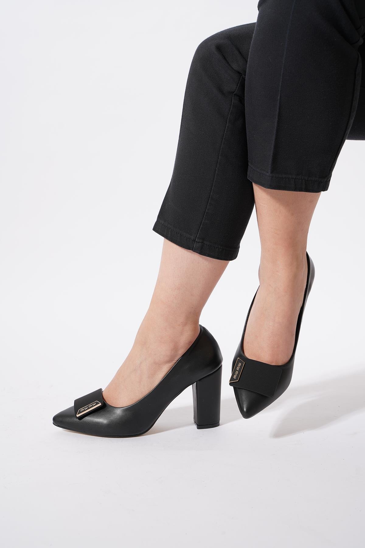 Baterte Mw Yüksek Tokalı Kadın Ayakkabı Siyah Cilt