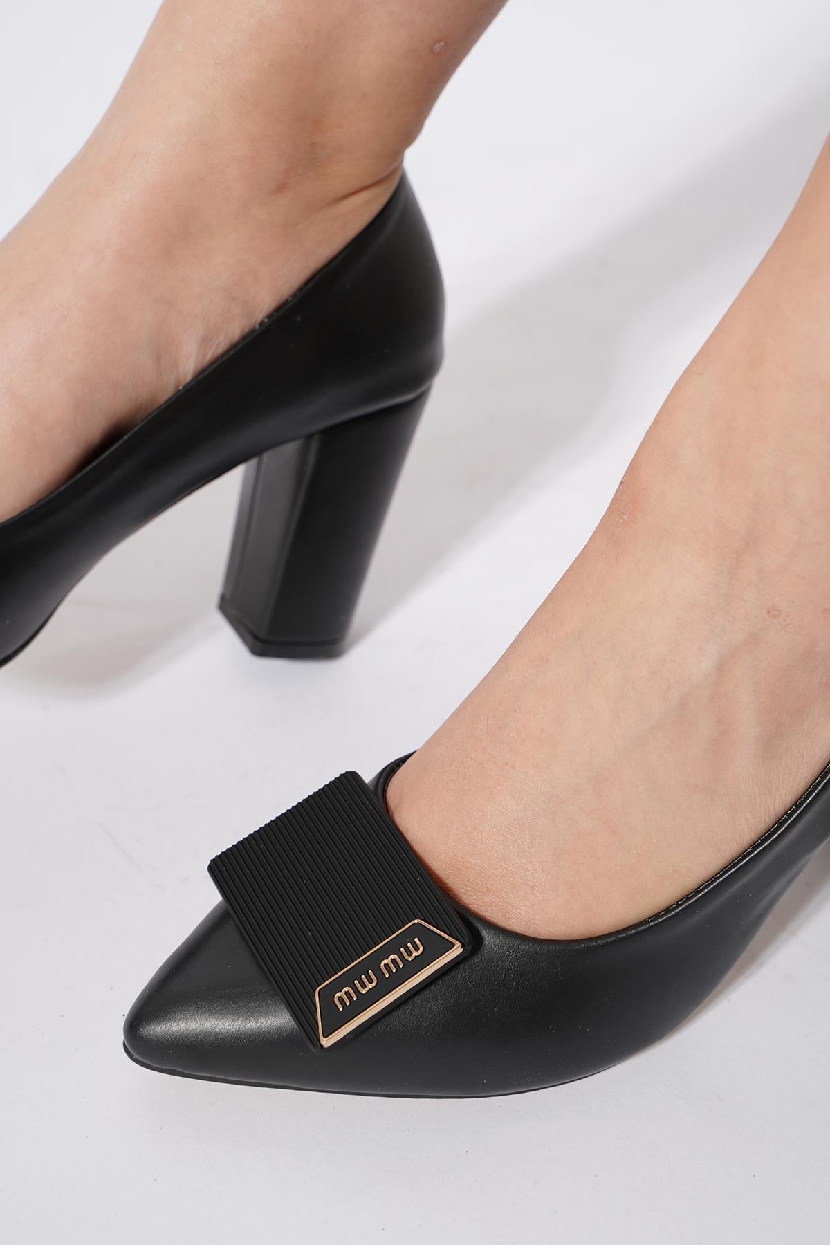 Baterte Mw Yüksek Tokalı Kadın Ayakkabı Siyah Cilt