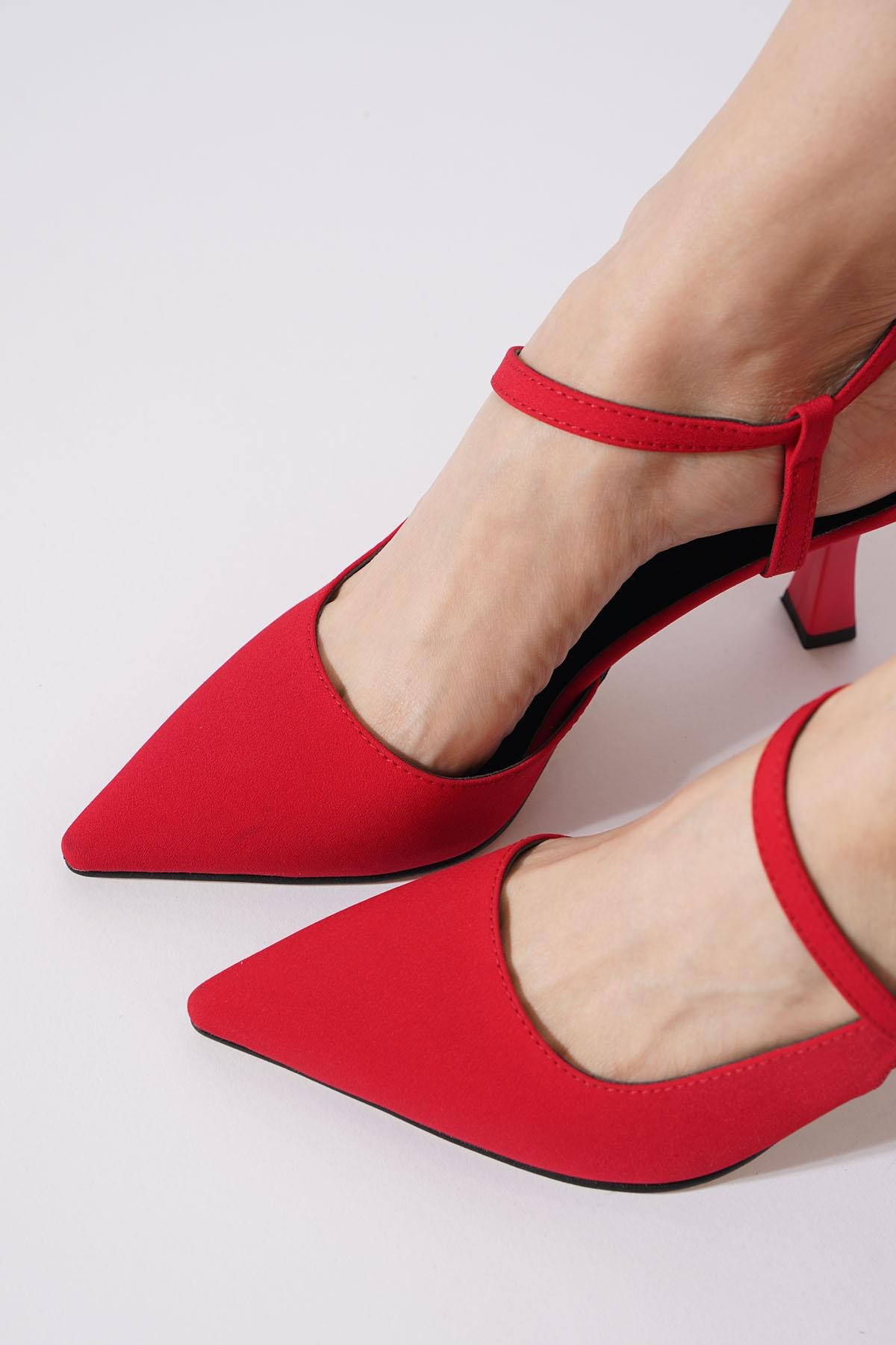 Berkta Bilek Atkılı  Arka Açık Kadın  Ayakkabı Kırmızı Saten