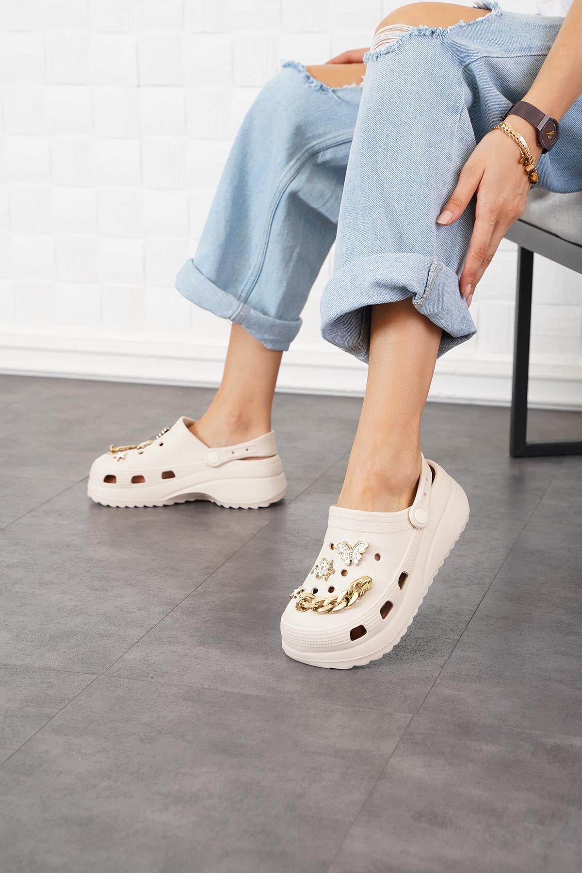 Cora Taşlı Crocs Kadın Terlik Ekru