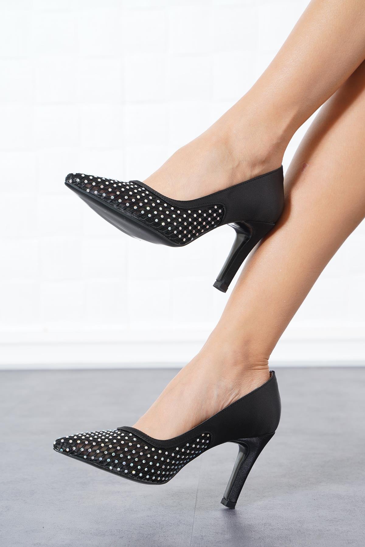 Dakra Ön File Taşlı Kadın Topuklu Ayakkabı Siyah Saten