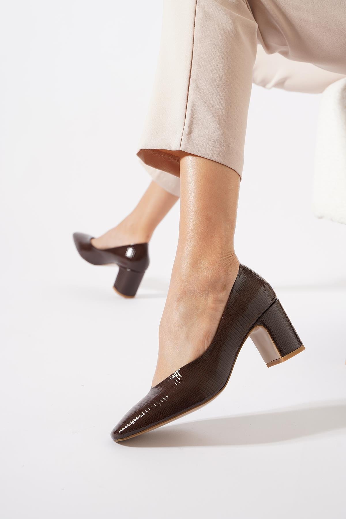 Deslan Kroka Baskılı Kadın Topuklu Ayakkabı Kahve Yılan