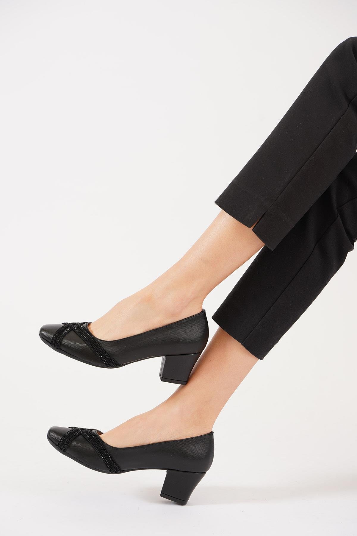 Fagaus Çabraz Biye Taşlı Kadın Topuklu Ayakkabı Siyah Çizgili