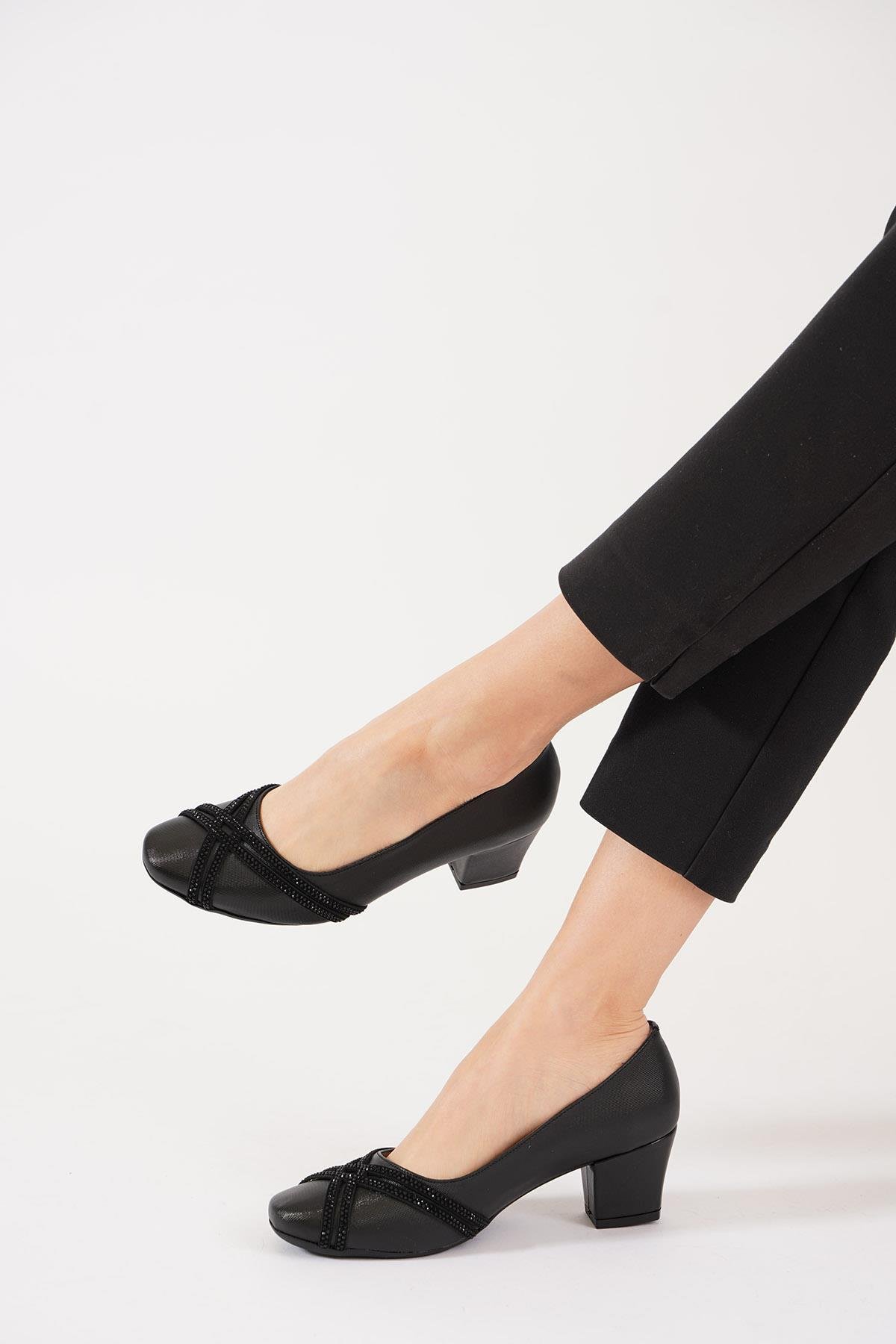 Fagaus Çabraz Biye Taşlı Kadın Topuklu Ayakkabı Siyah Çizgili