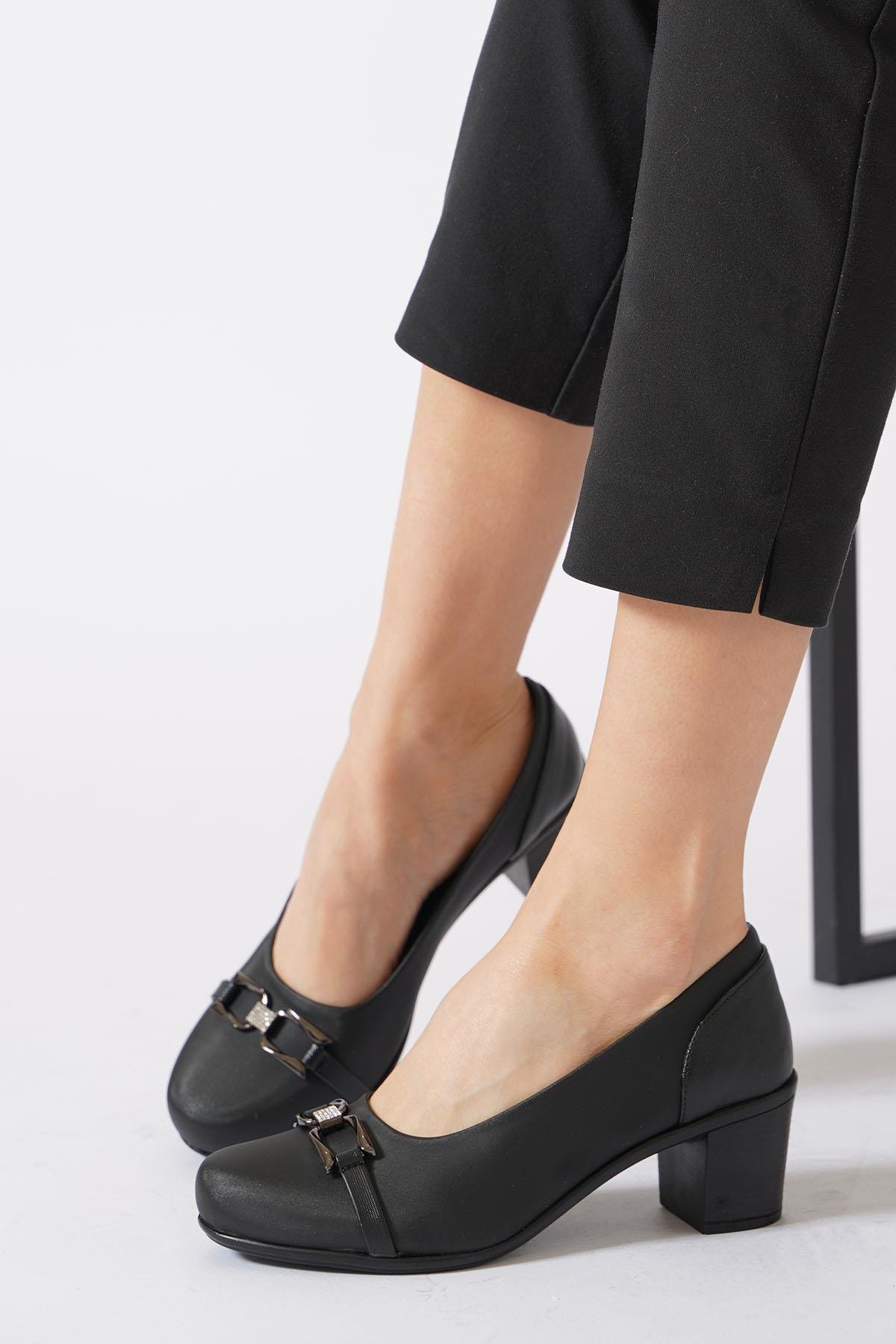 Hanmef Geçme Tokalı  Alçak Topuklu  Kadın Ayakkabı Siyah