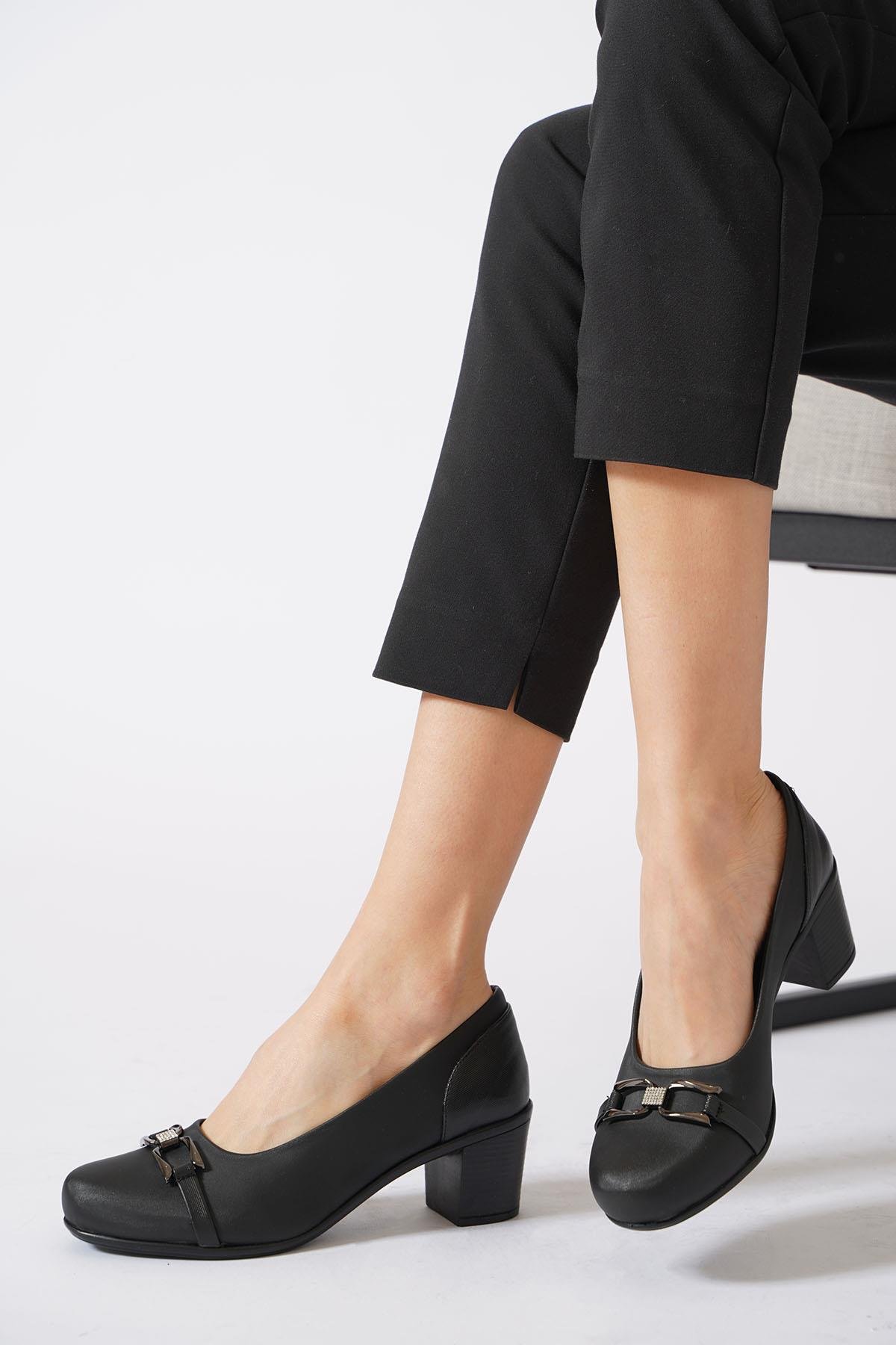 Hanmef Geçme Tokalı  Alçak Topuklu  Kadın Ayakkabı Siyah