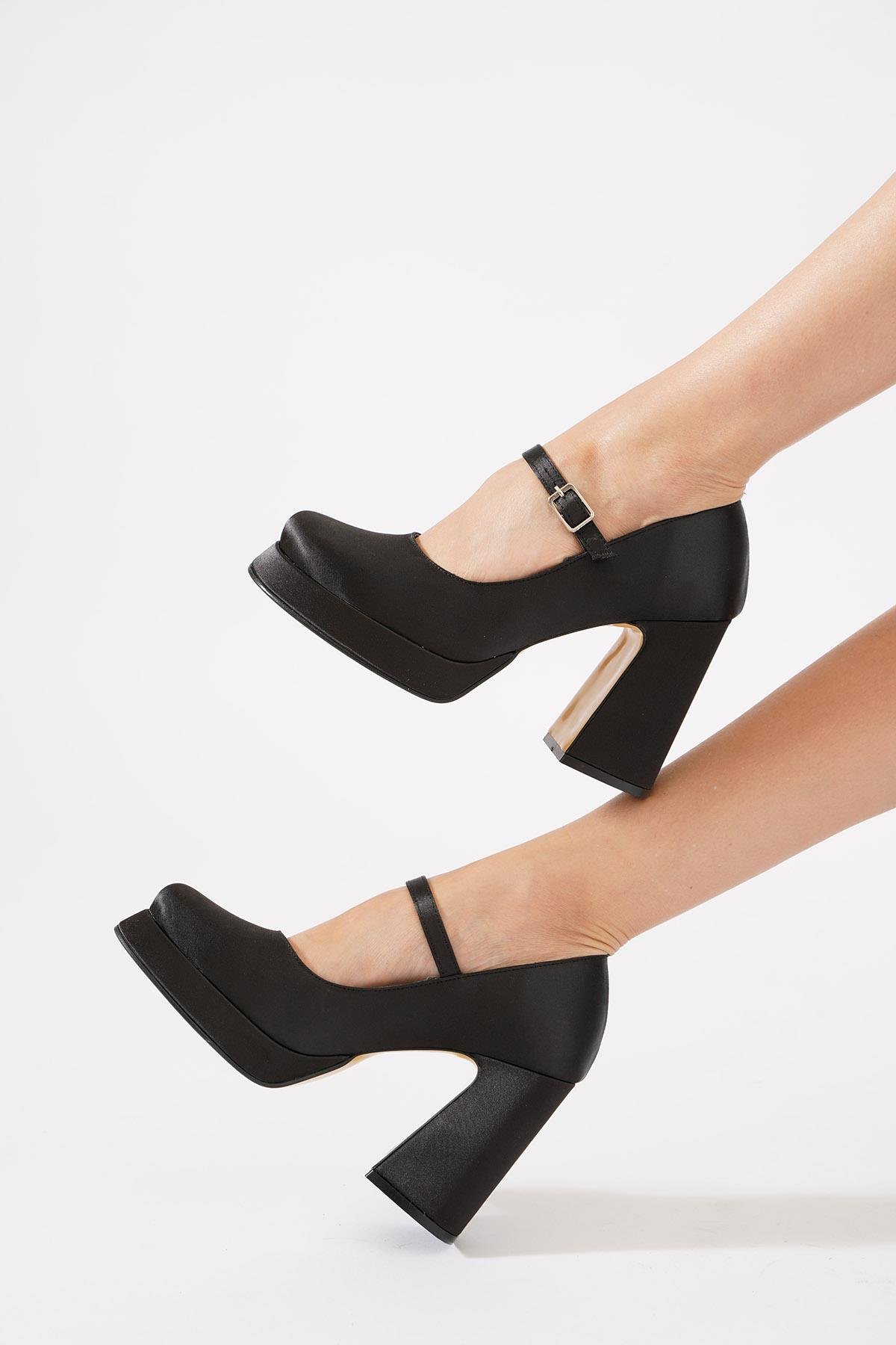 İstera Bilek Atkılı Ön Kapal Kadın Abiye  Ayakkabı Siyah Saten
