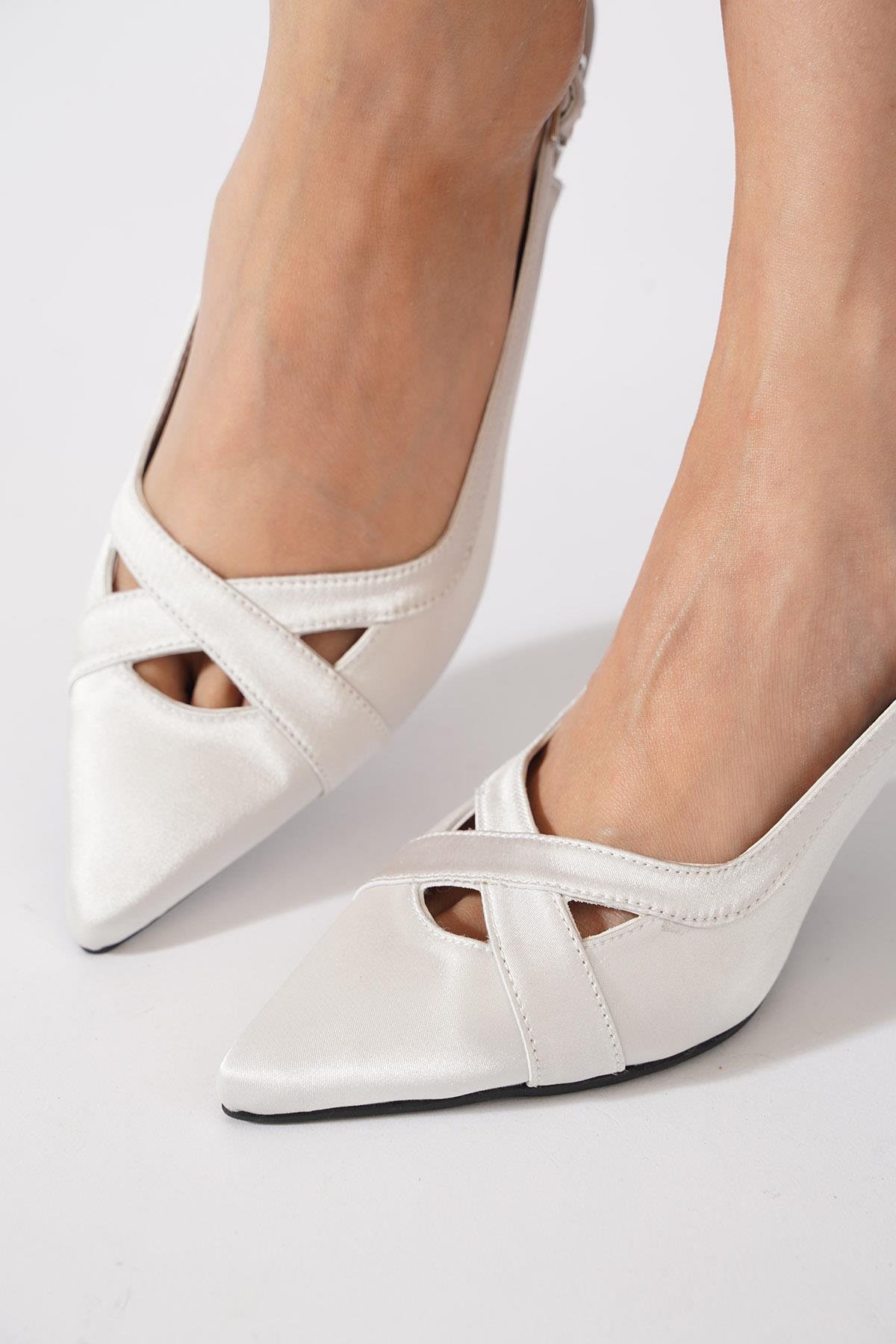 Kaler Arka Açık Çapraz Kadın Topuklu Ayakkabı Gümüş Saten