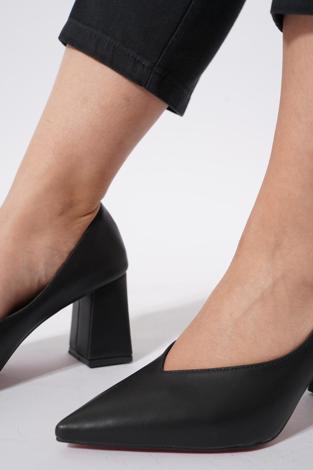 Loseb Kesik Ağız Kalın Ökçe Kadın Ayakkabı Siyah Cilt