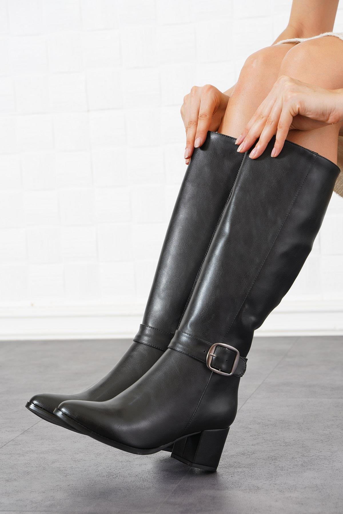 Merat Yan Tokalı Topuklu Kadın Çizme Siyah Cilt