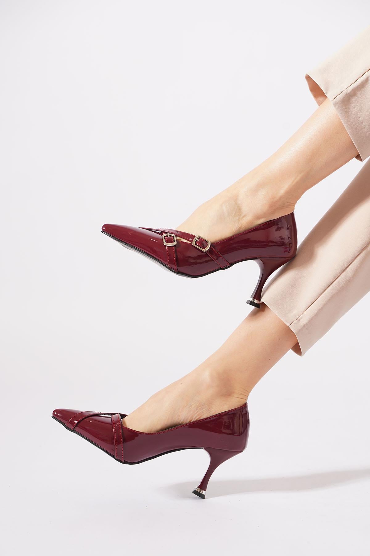 Mesferte Çift Tokalı Çapraz Bant Kadın Stiletto Bordo Rugan