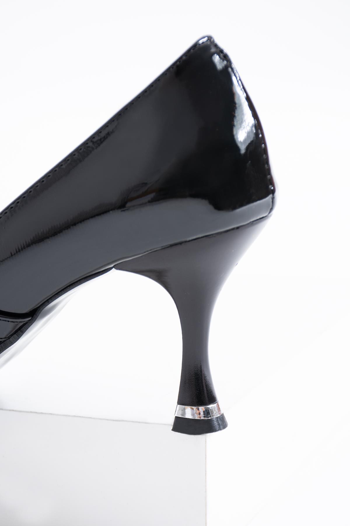 Mesferte Çift Tokalı Çapraz Bant Kadın Stiletto Siyah Rugan