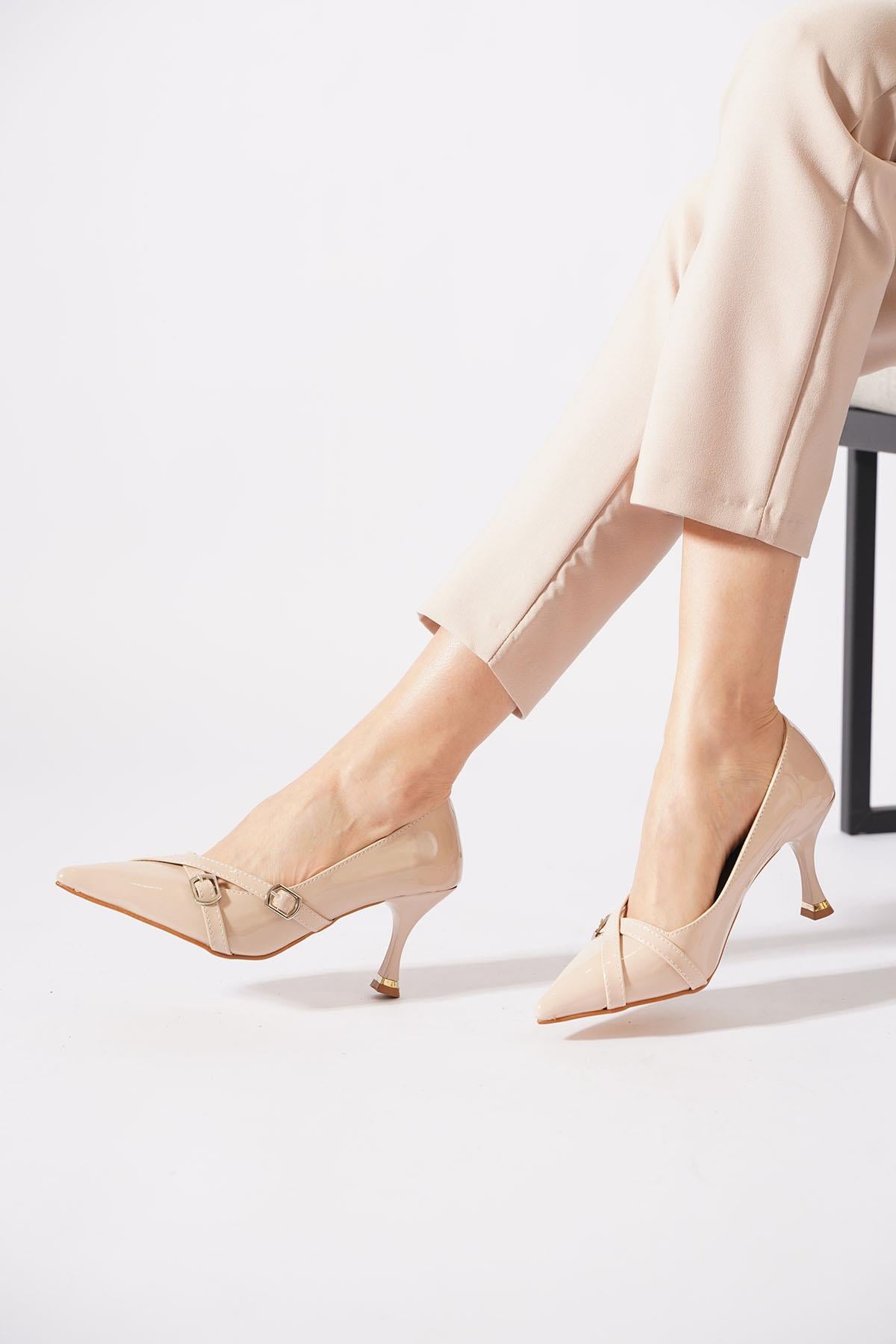 Mesferte Çift Tokalı Çapraz Bant Kadın Stiletto Ten Rugan