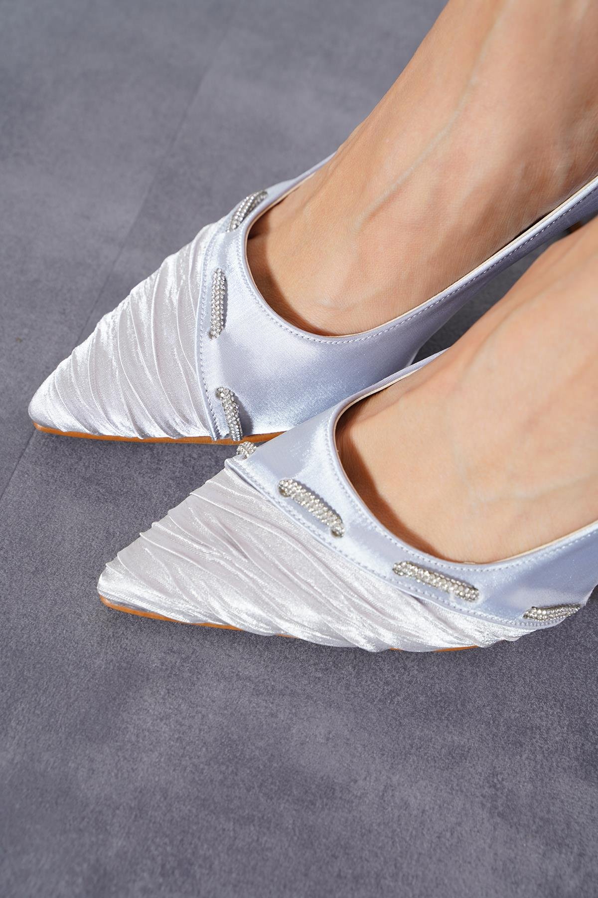 Mesta Geçme Taşlı  Abiye Topuklu Ayakkabı Gümüş Saten