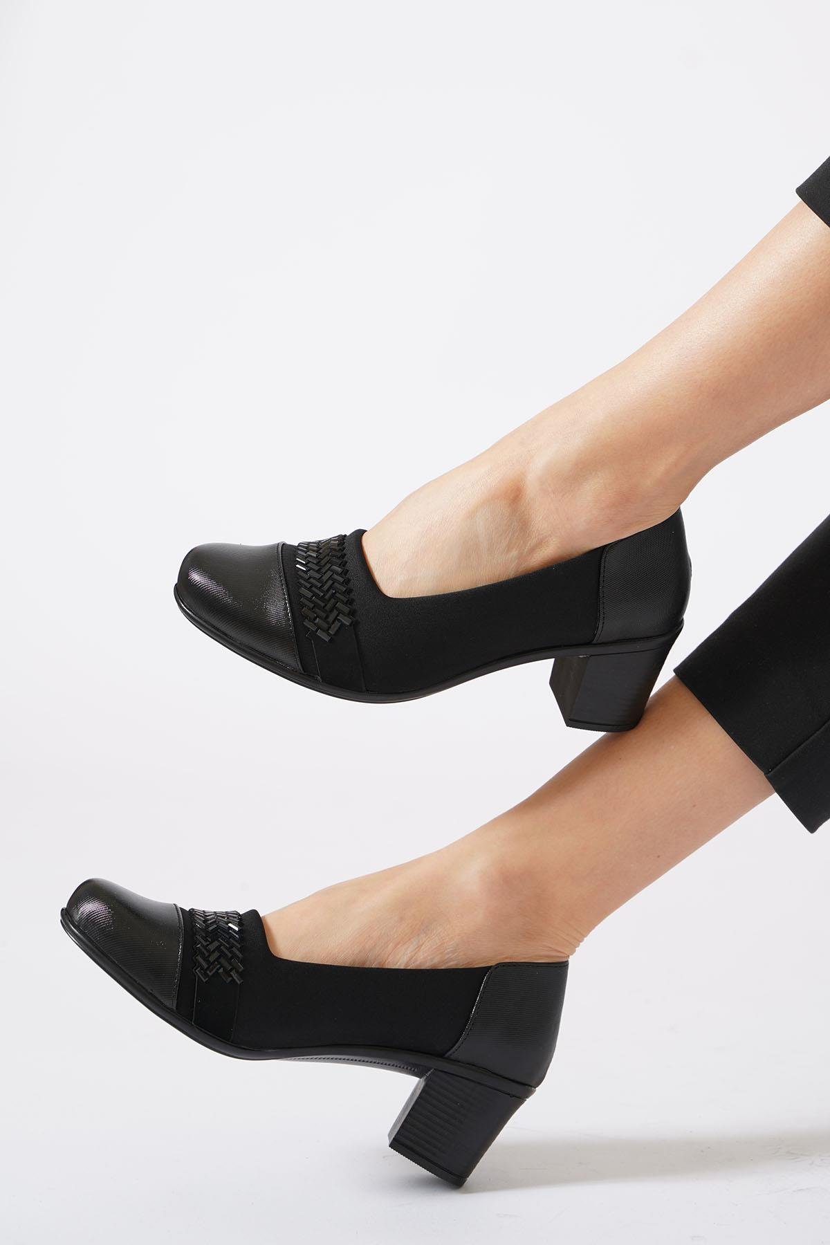 Mirces Steç Taşlı  Alçak Topuklu  Kadın Ayakkabı Siyah