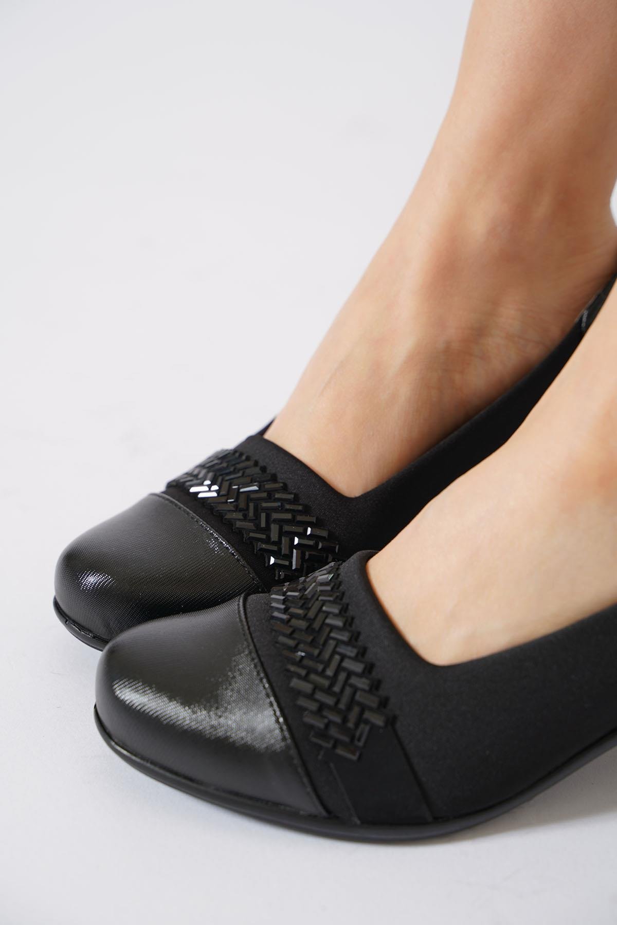 Mirces Steç Taşlı  Alçak Topuklu  Kadın Ayakkabı Siyah