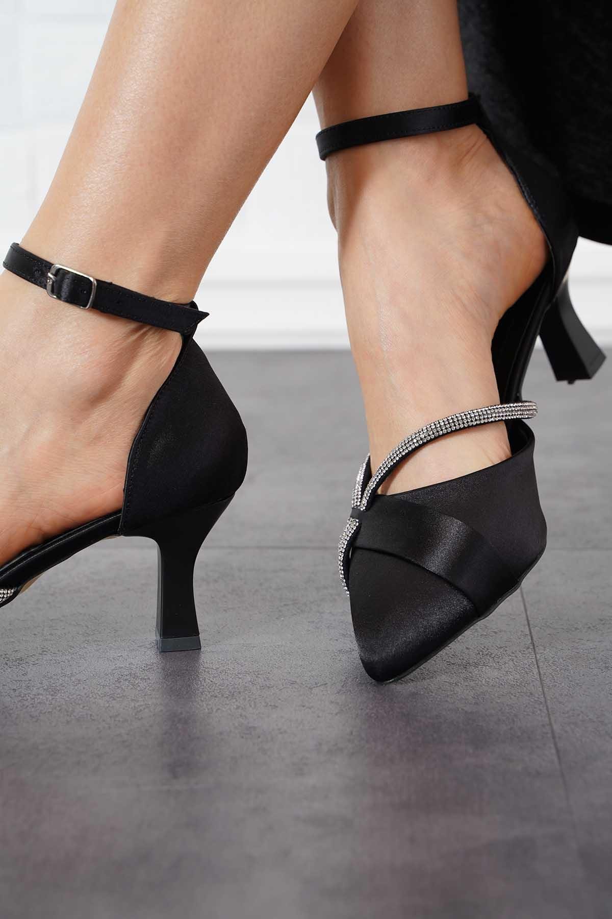 Neves Kuşak Geçkme Taşlı Kadın Topuklu Ayakkabı Siyah Saten