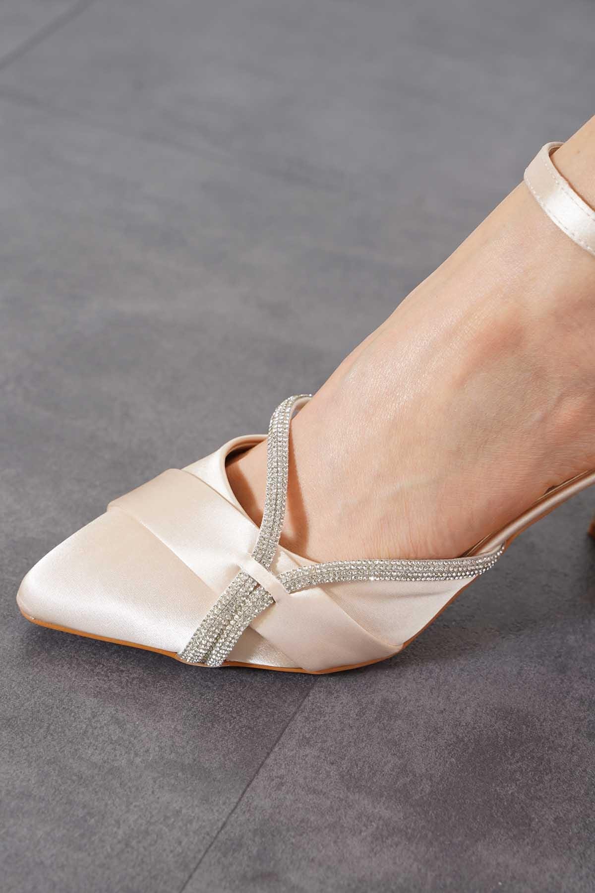 Neves Kuşak Geçkme Taşlı Kadın Topuklu Ayakkabı Ten Saten