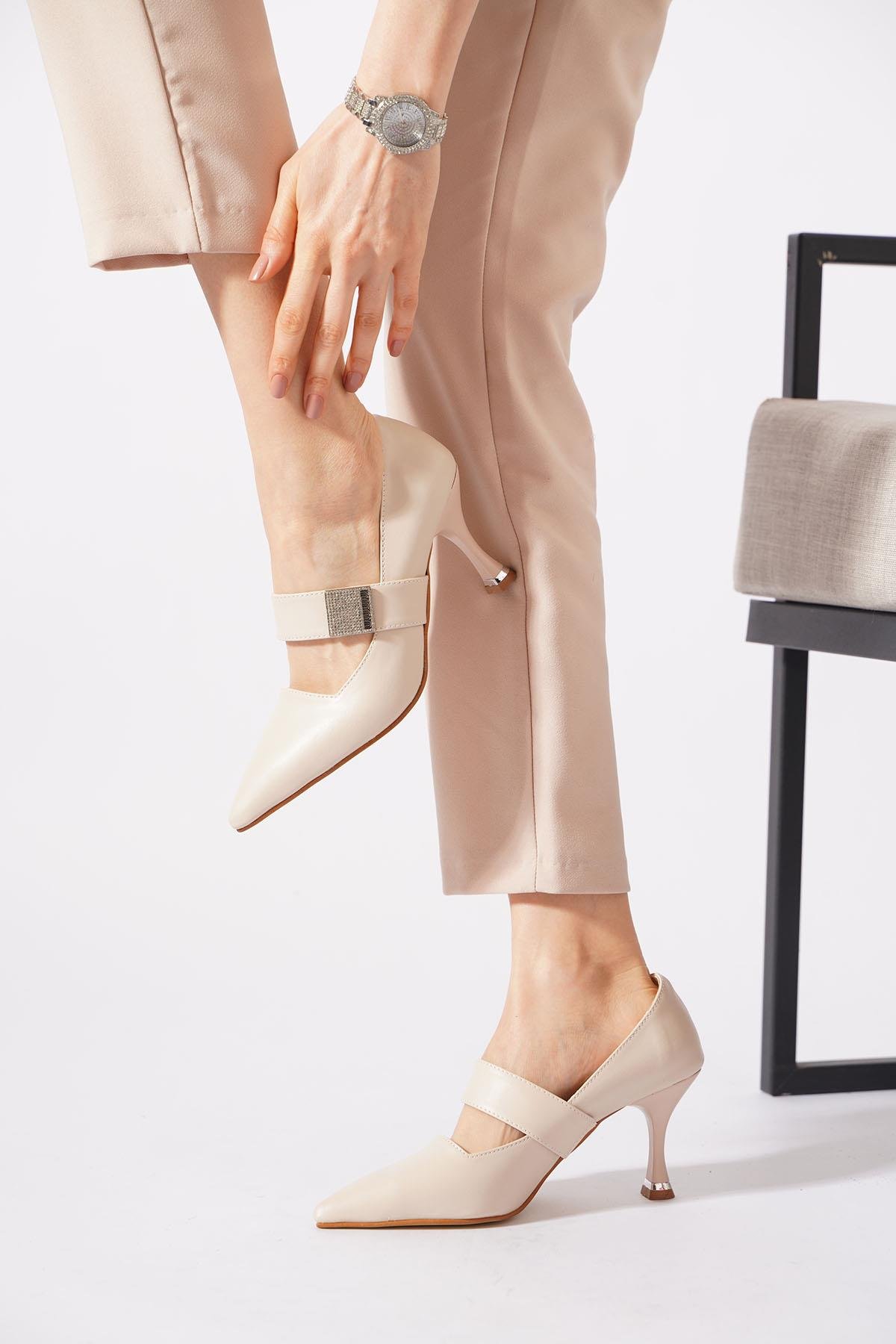 Nunas Lastik Atkı Taşlı Kadın Stiletto Bej Cilt