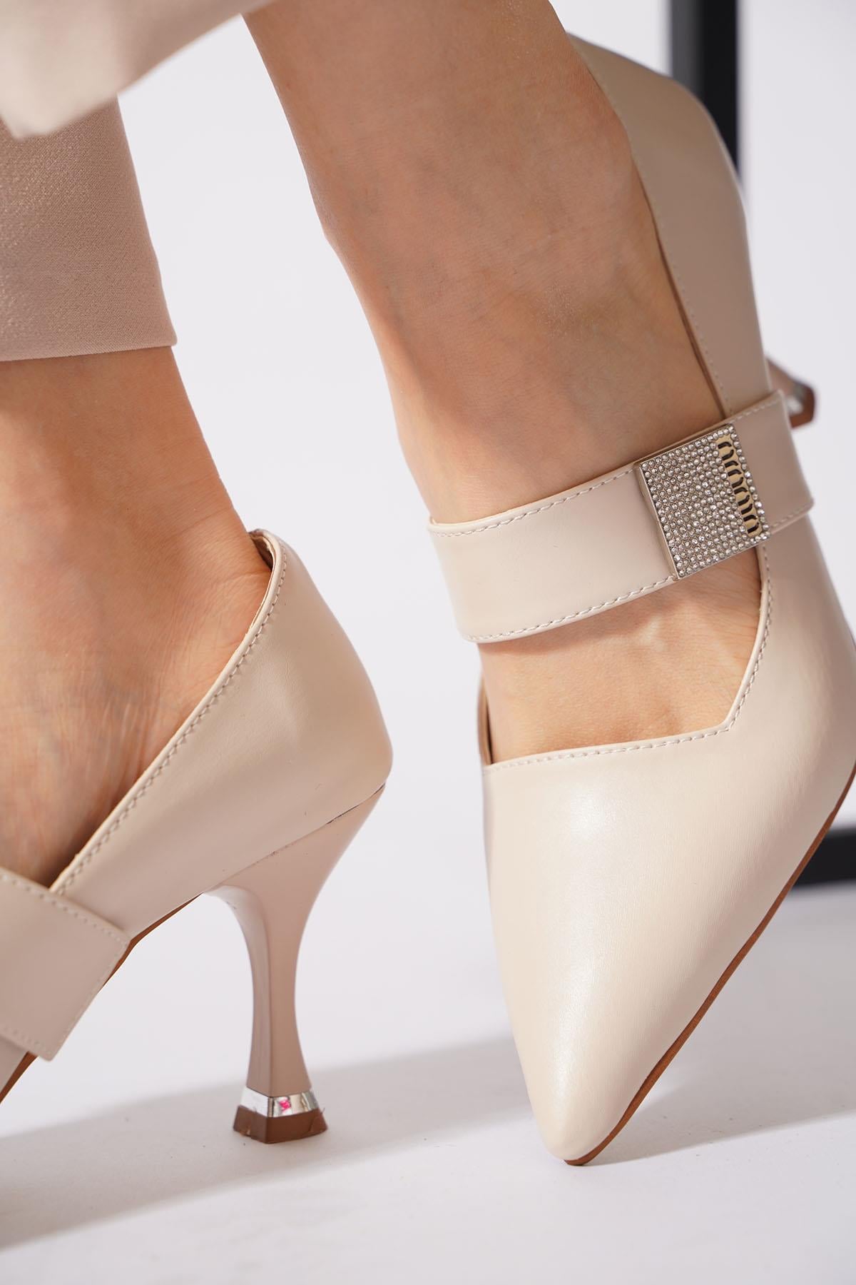 Nunas Lastik Atkı Taşlı Kadın Stiletto Bej Cilt
