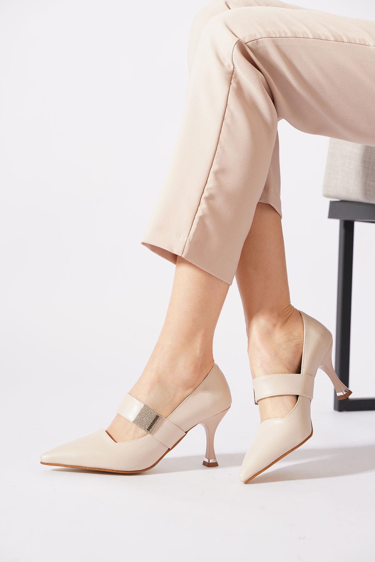Nunas Lastik Atkı Taşlı Kadın Stiletto Bej Cilt