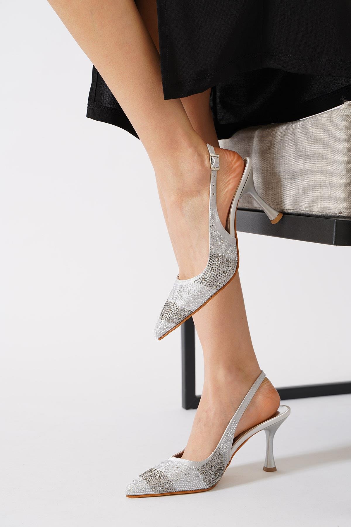 Ortcev Renk Taşlı Arka Açık Kadın Abiye Ayakkabı Gümüş Saten