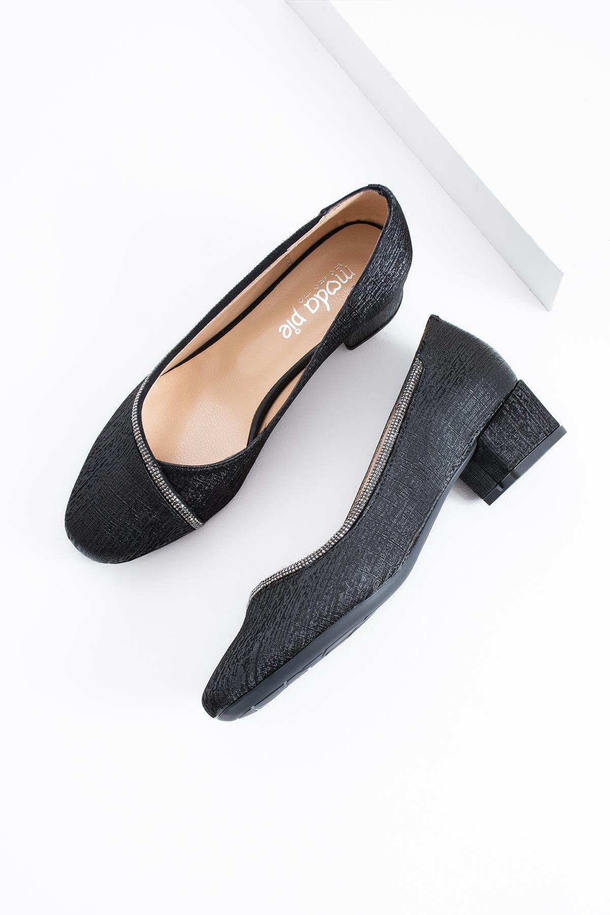 Payera Tek Şerit Taşlı Kadın Topuklu Ayakkabı Siyah Nova