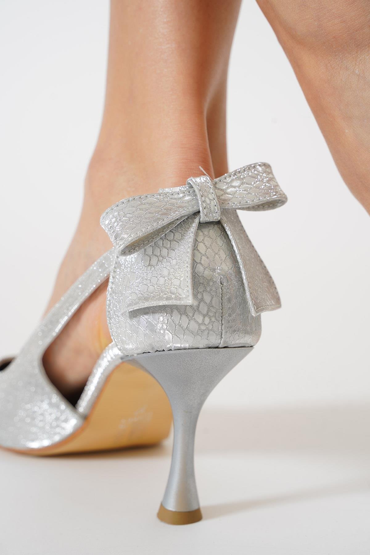 Poleste Arka fiyonklu Kadın Abiye Ayakkabı Gümüş Petek