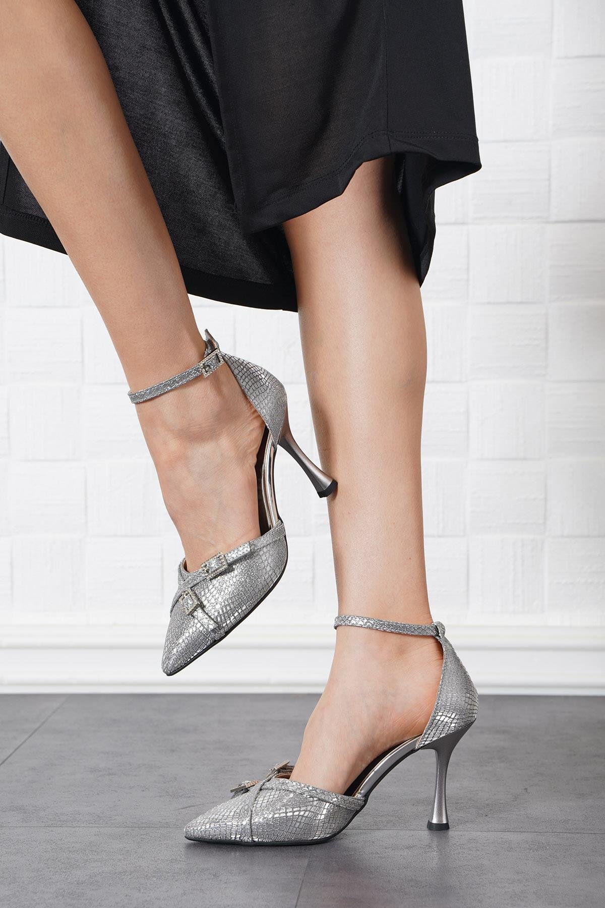 Renes Çift Kemerli Kadın Abiye Topuklu Ayakkabı Platin