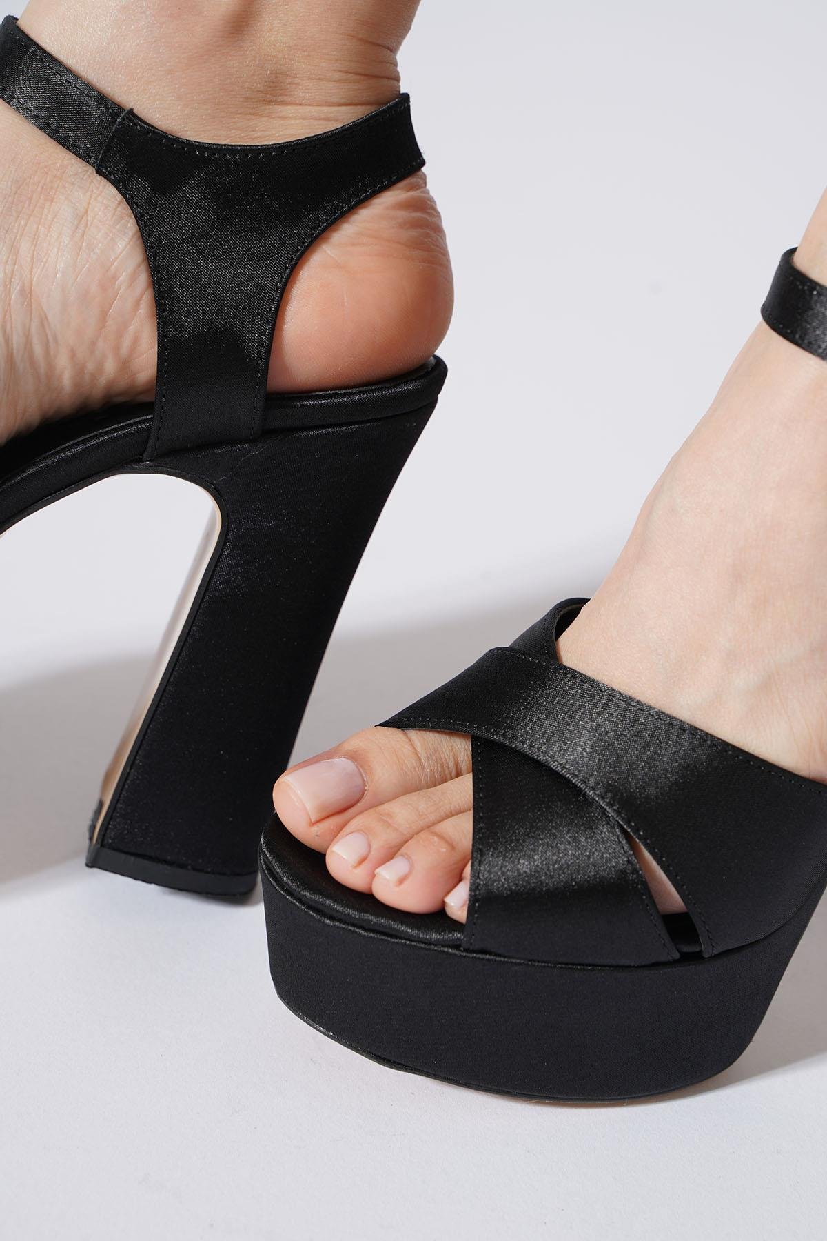 Sawir Çapraz Yüksek Platform Kadın Abiye Ayakkabı Siyah Saten