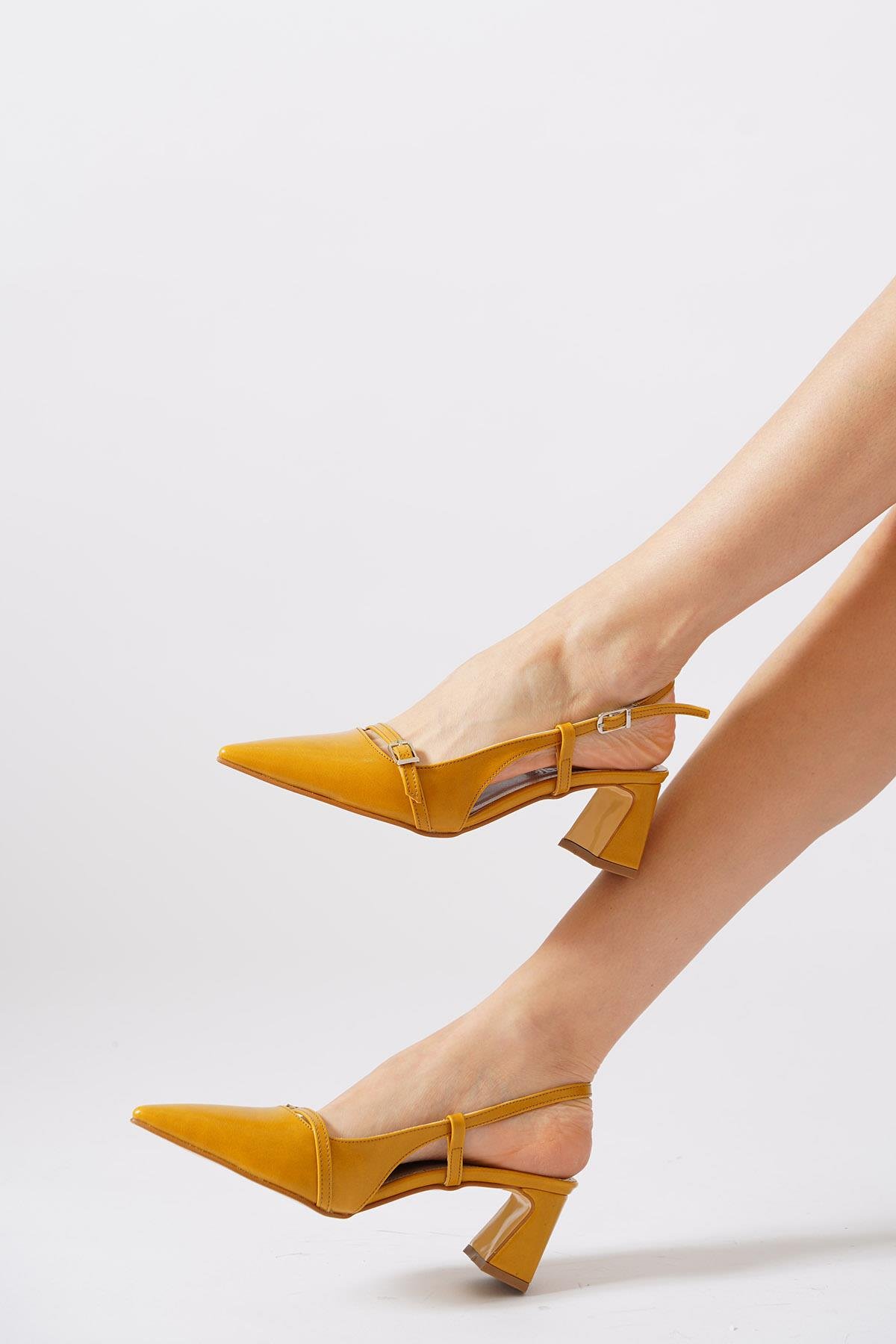 Selleft Pencere Tokalı Kadın Topuklu Ayakkabı  Hardal Kırışık