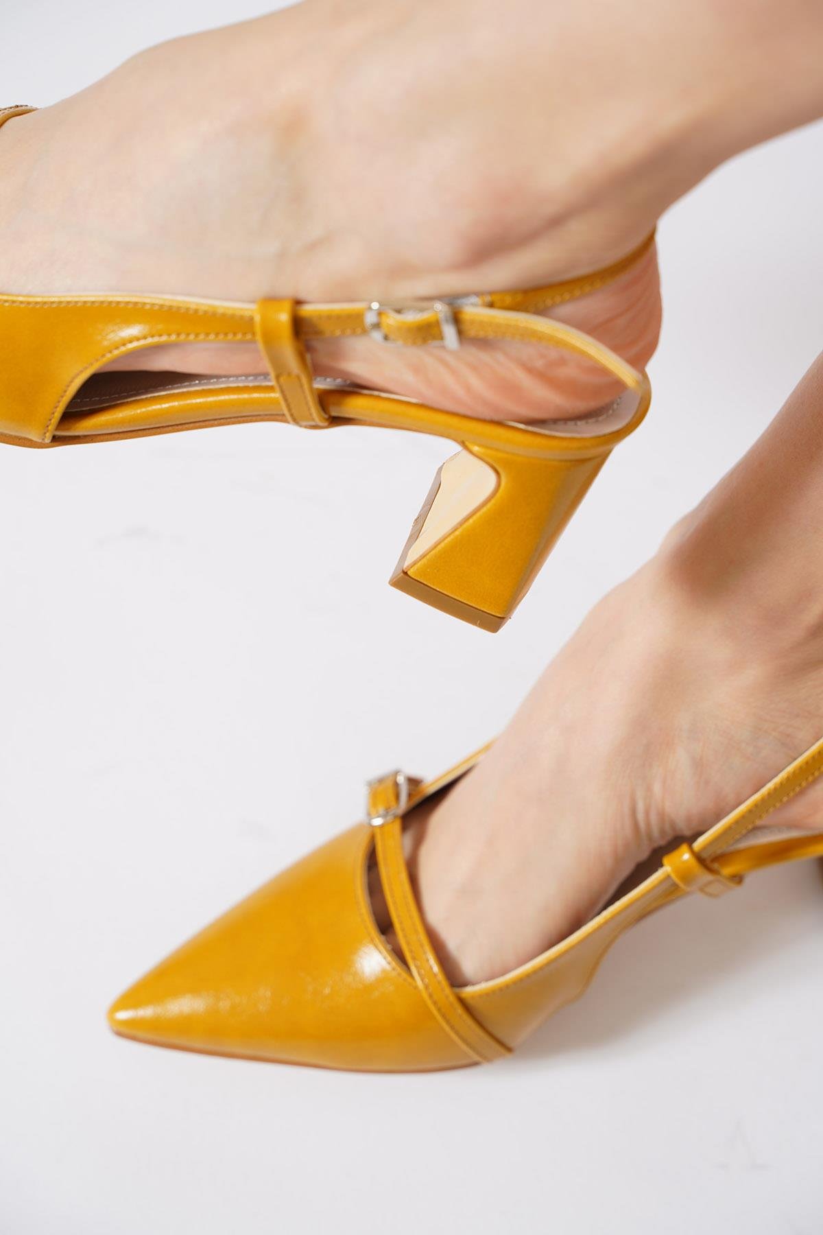 Selleft Pencere Tokalı Kadın Topuklu Ayakkabı  Hardal Kırışık