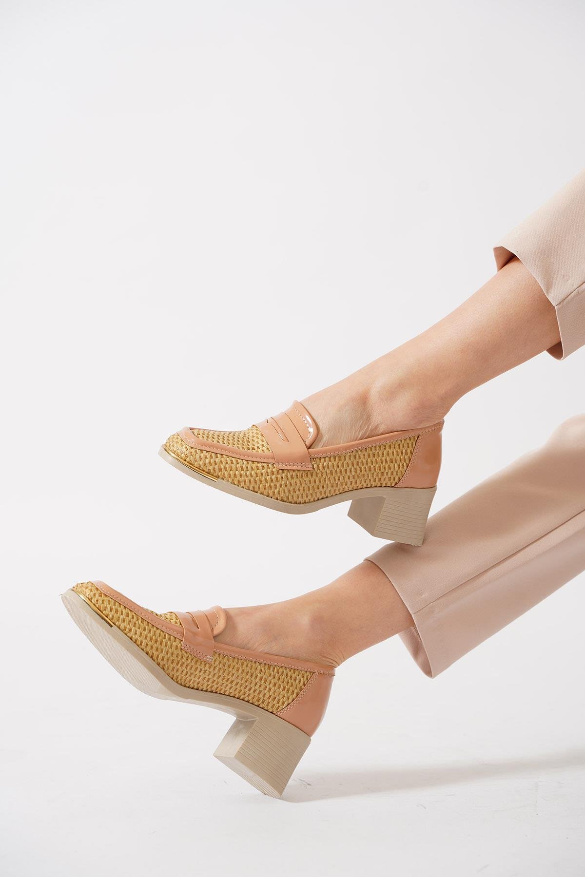 Solna Düz Kuşak Kadın Klasik Topuklu Ayakkabı Taba Hasır