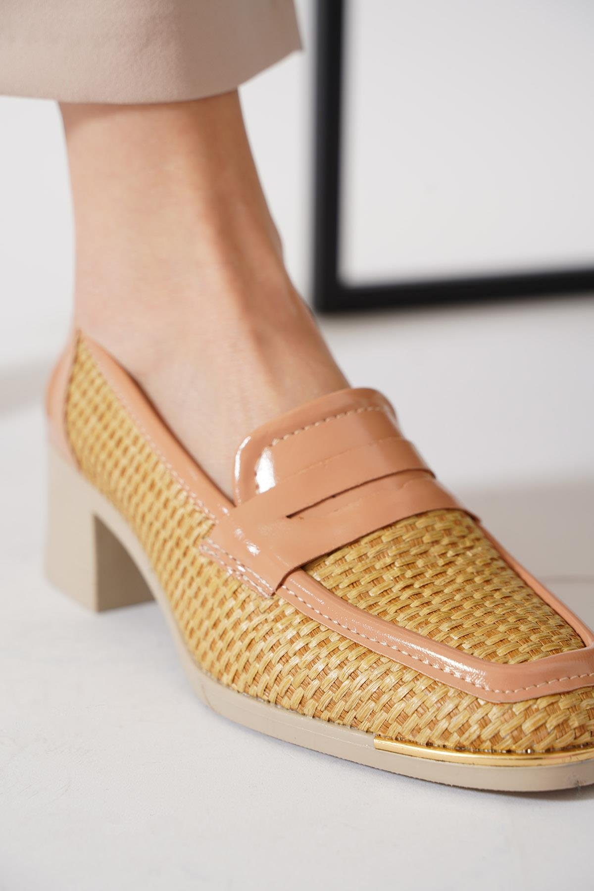 Solna Düz Kuşak Kadın Klasik Topuklu Ayakkabı Taba Hasır