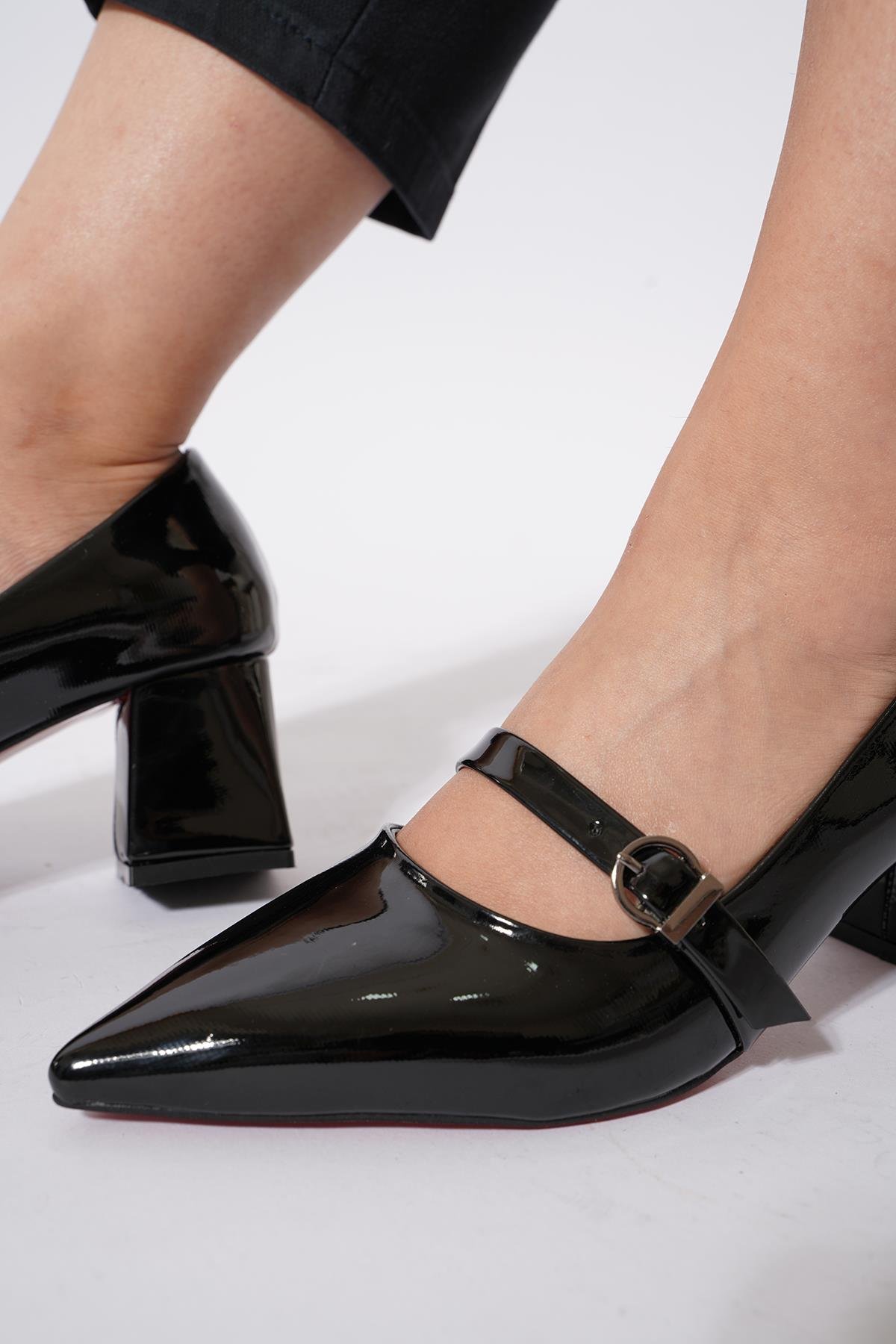 Talia Üst Kemerli Kadın Topuklu Ayakkabı Siyah Rugan